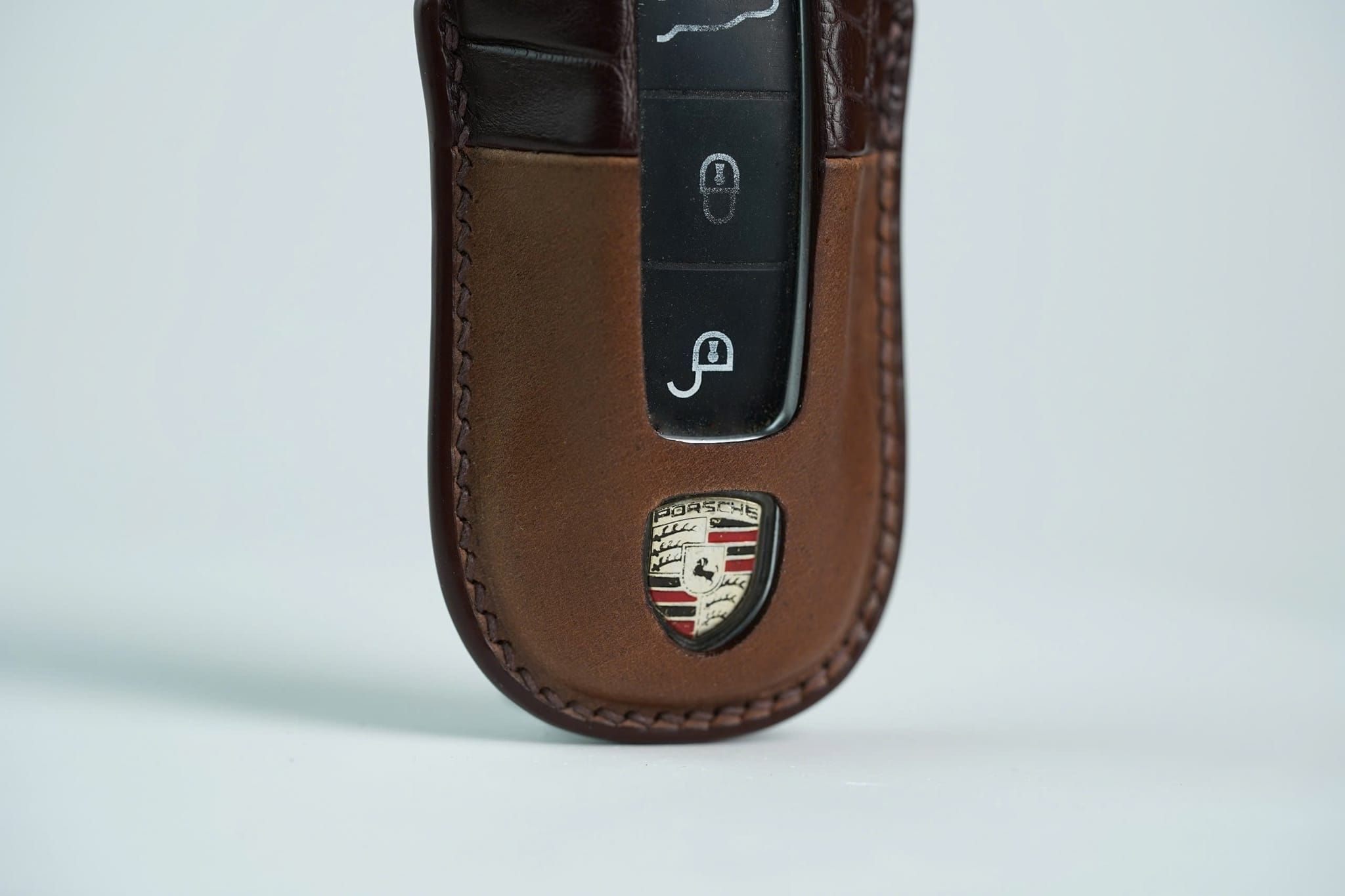 Bao Da Chìa Khóa Porche - Da Horween Shell Cordovan và Da Cá Sấu Alligator.