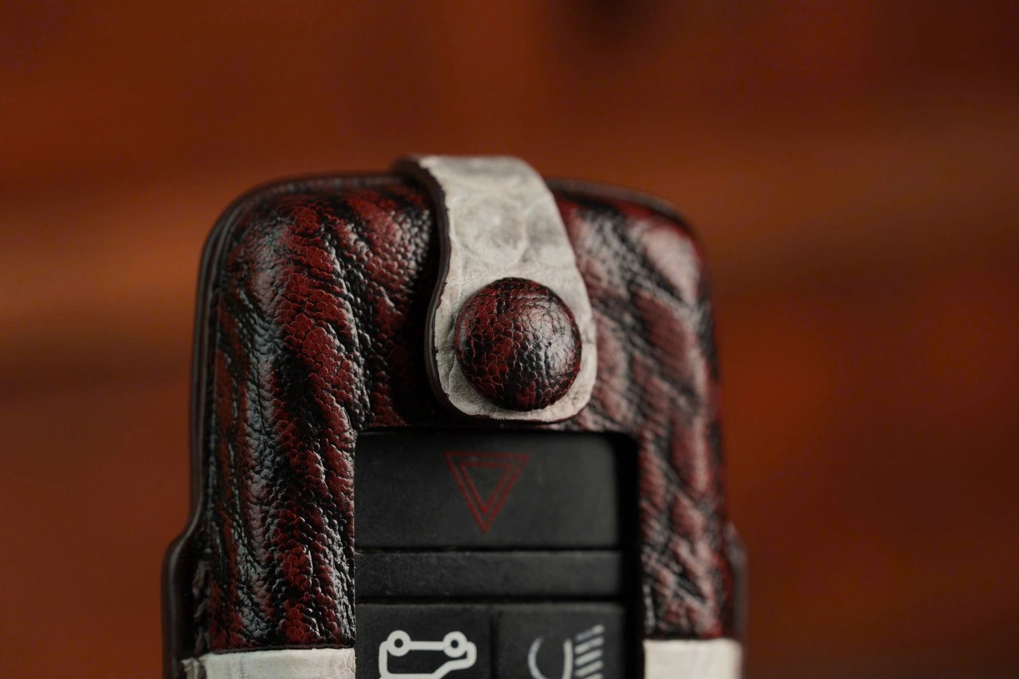 Bao Da Chìa Khóa Land Rover - Da Cá Sấu Himalaya x Shark Leather