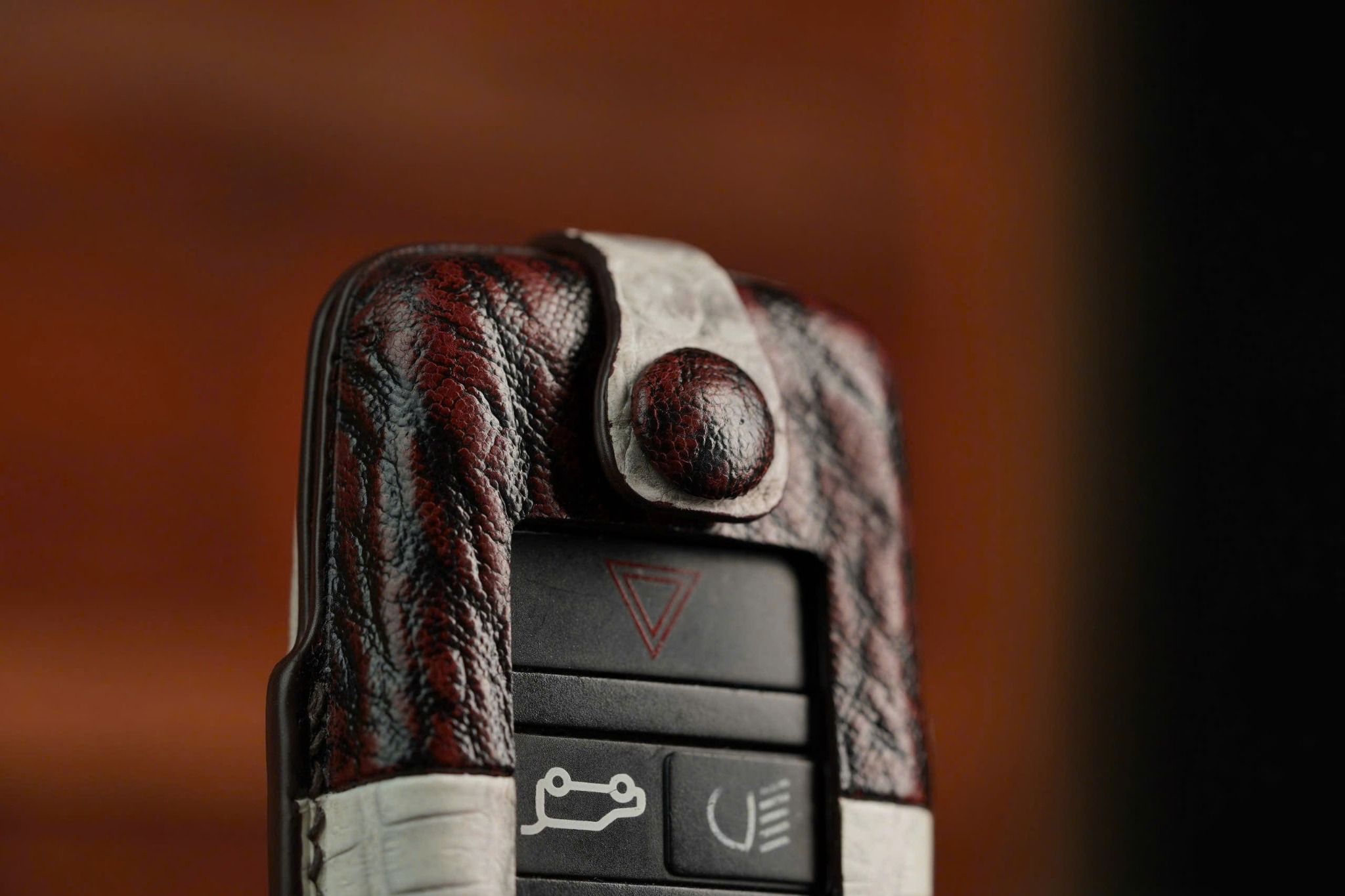 Bao Da Chìa Khóa Land Rover - Da Cá Sấu Himalaya x Shark Leather