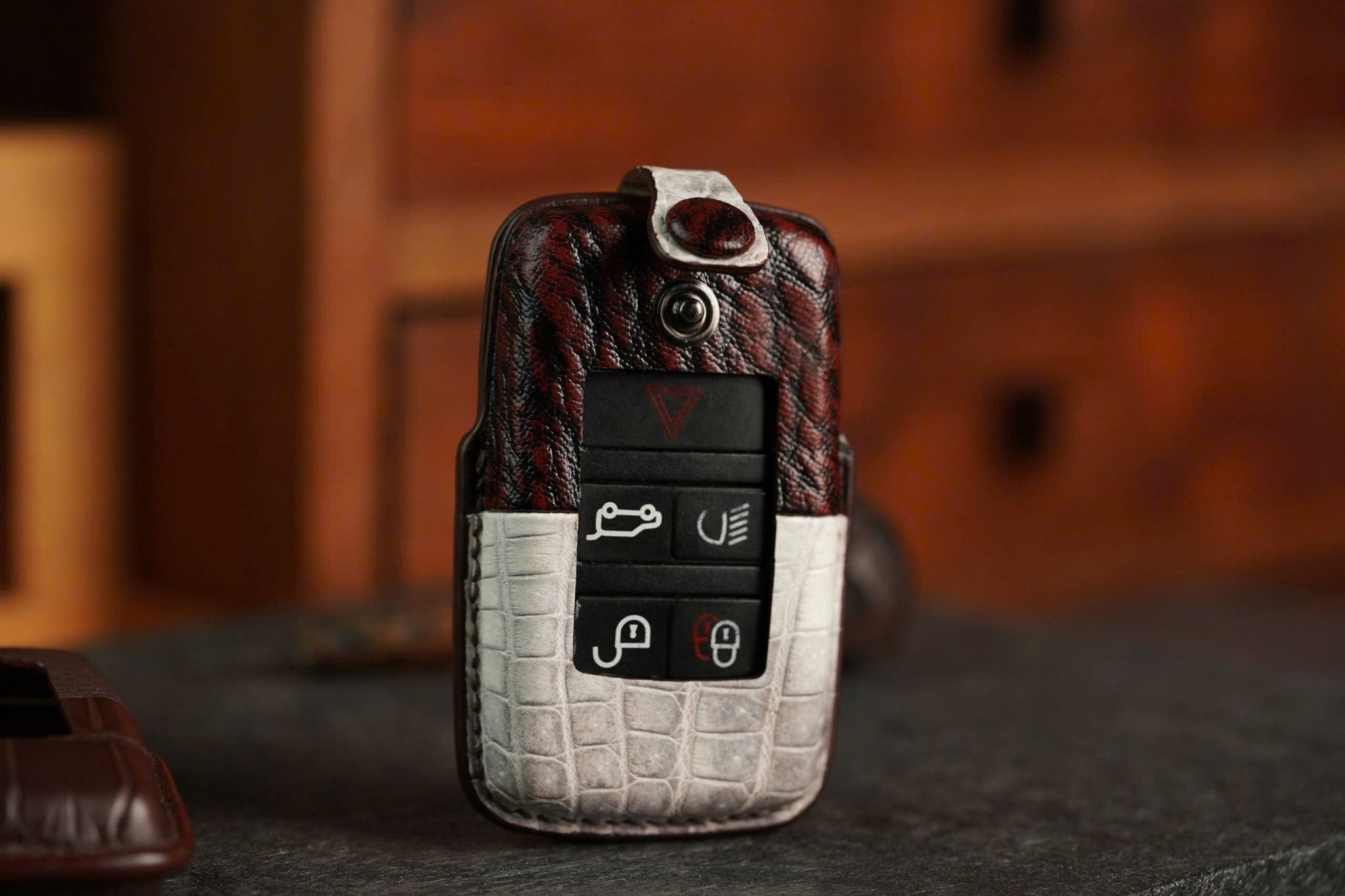 Bao Da Chìa Khóa Land Rover - Da Cá Sấu Himalaya x Shark Leather
