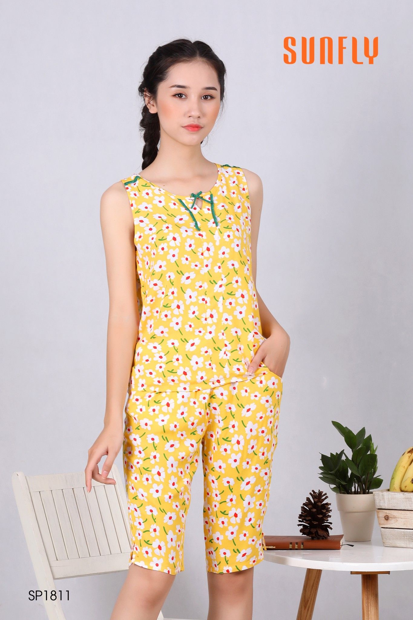 Bộ lanh mặc nhà áo sát nách, quần lửng SP1811