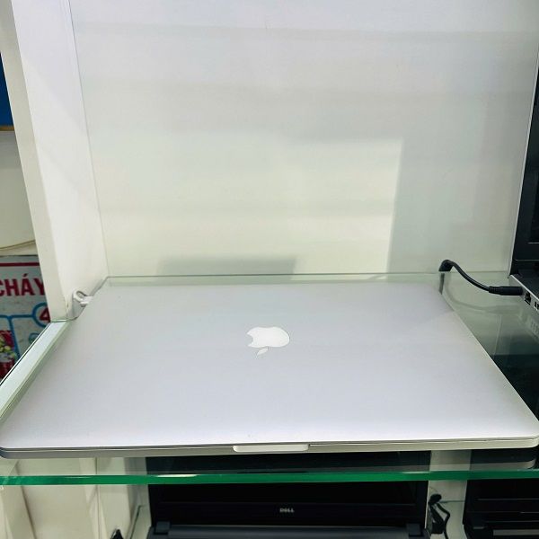 Laptop Macbook Pro A1398 Cũ giá rẻ đẹp 98%