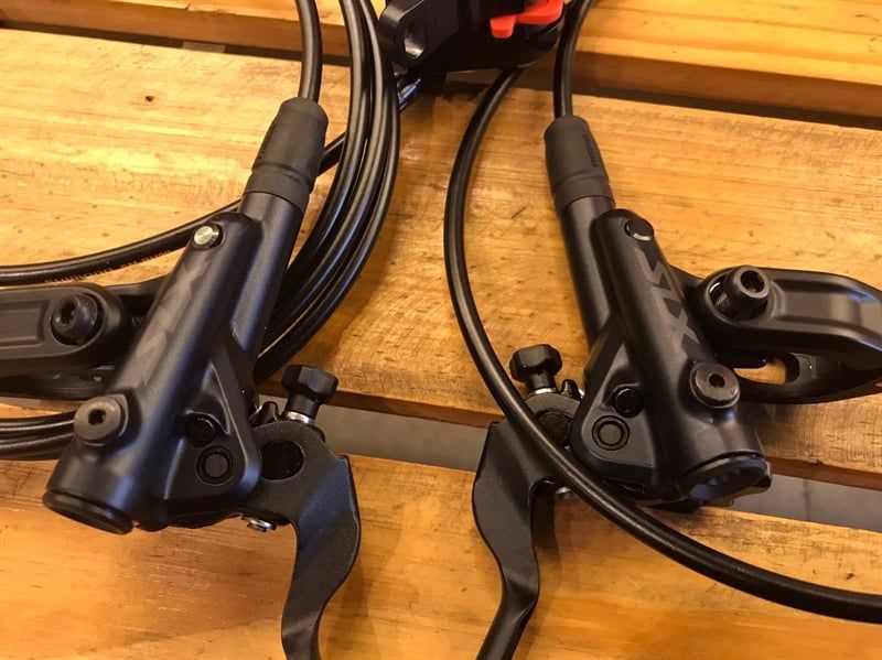 Phanh dầu Shimano SLX M7100