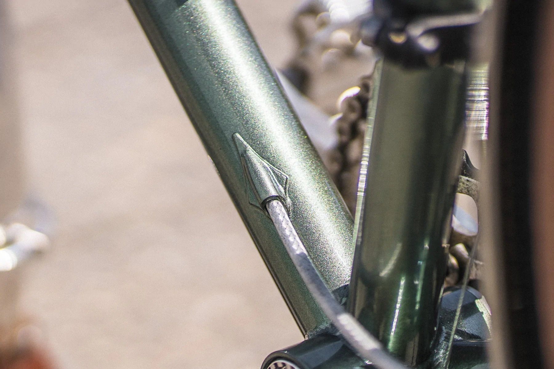 Polyvalent-Low Kicker-Large/Sage Metallic