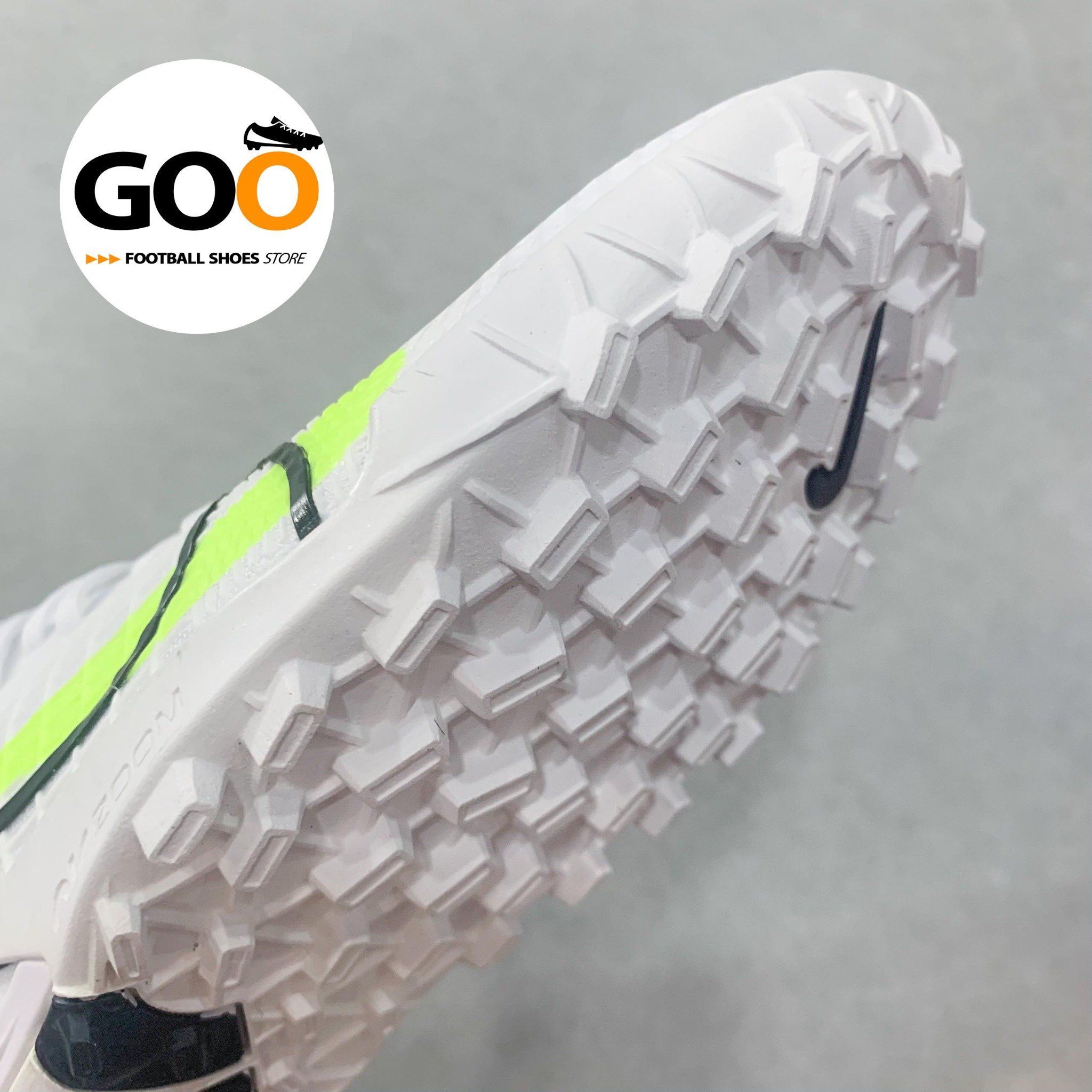 Nike Mercurial Vapor 13 TF trắng sọc đen