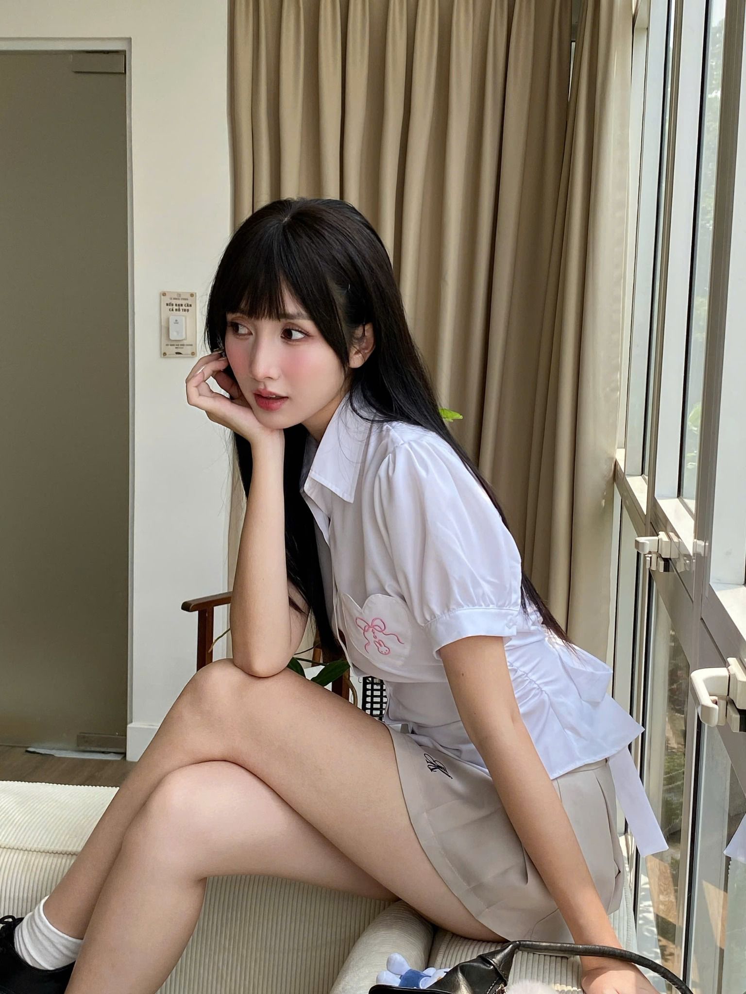 Áo sơ mi chiết eo cột nơ Junhee có túi tim thêu hình nơ và thỏ