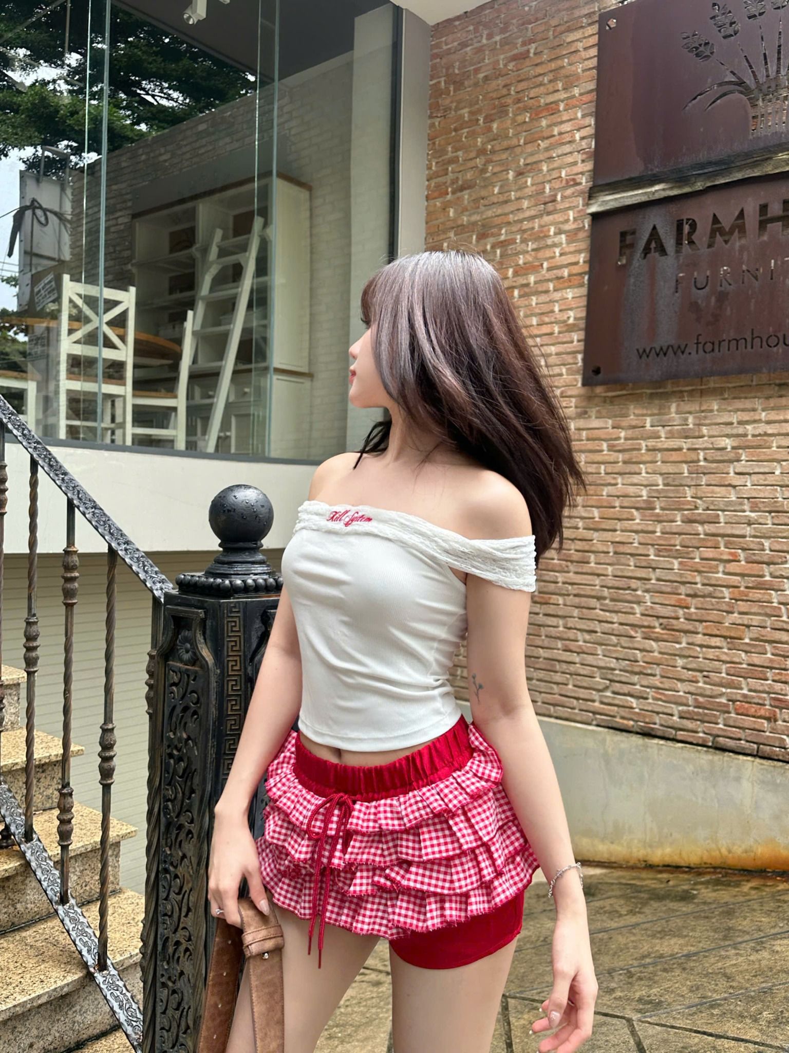 Áo trễ vai phối ren Sally