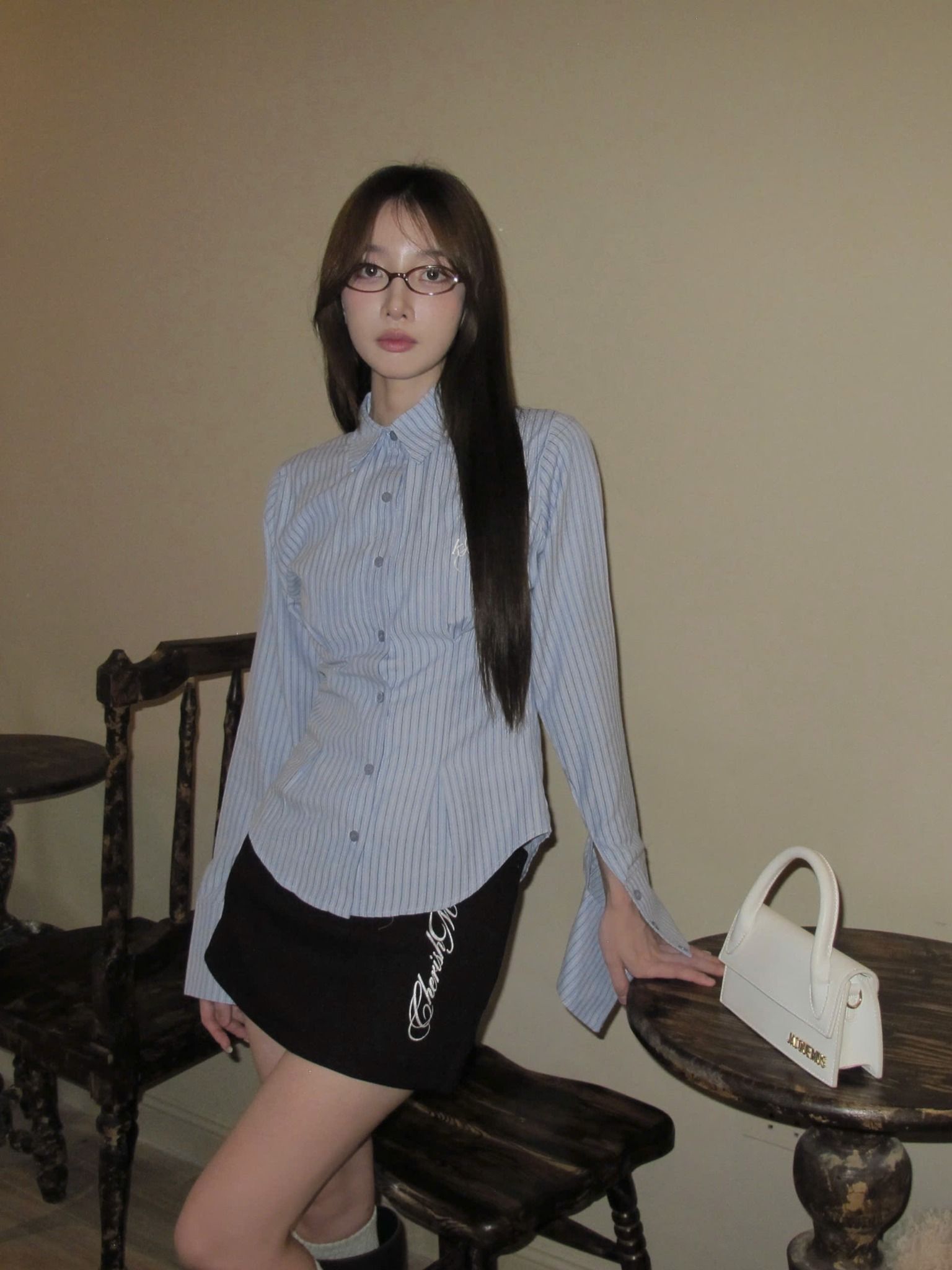 Áo sơ mi kiểu kẻ sọc thêu hình Evy tay loe dáng ốm quyến rũ