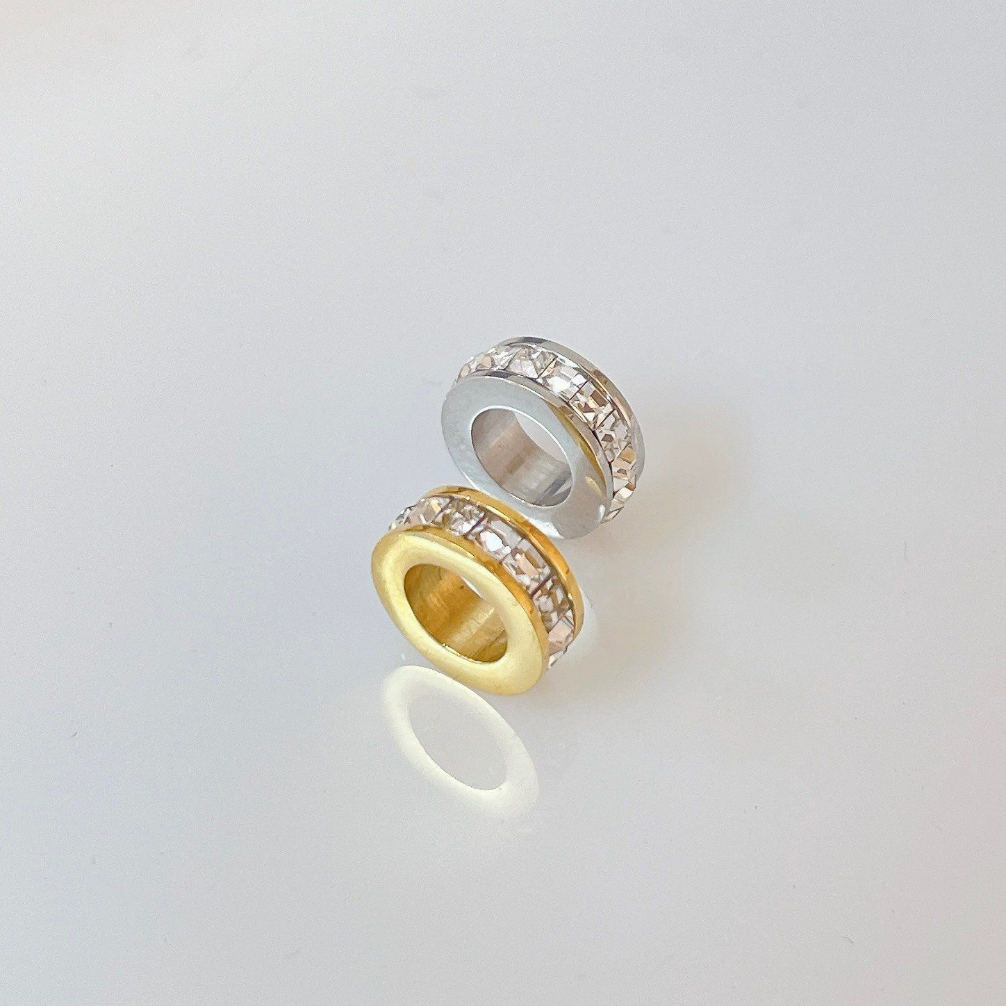 Charm titan Be You xỏ Mono