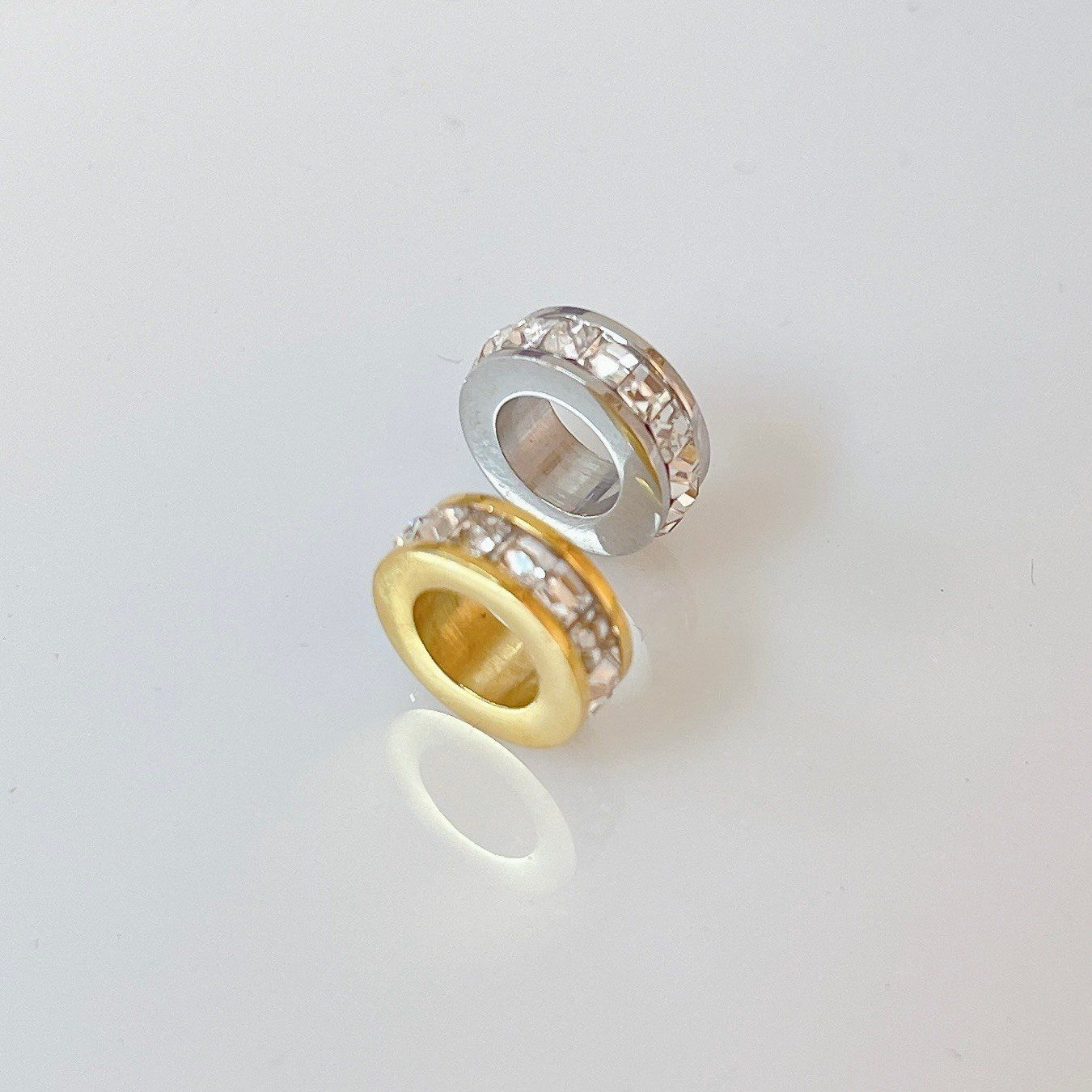 Charm titan Be You xỏ Mono