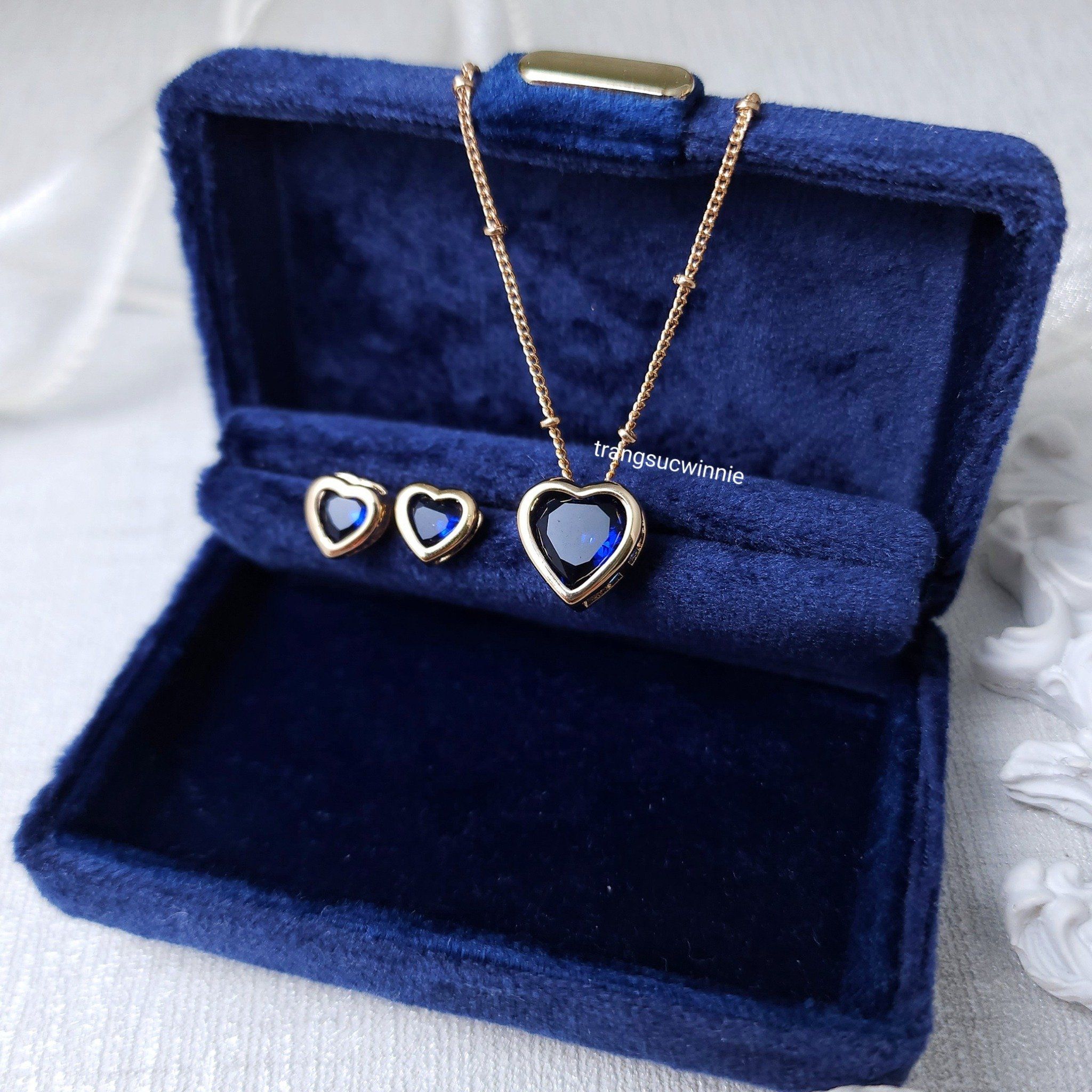Hoa tai titan Color heart Xanh dương