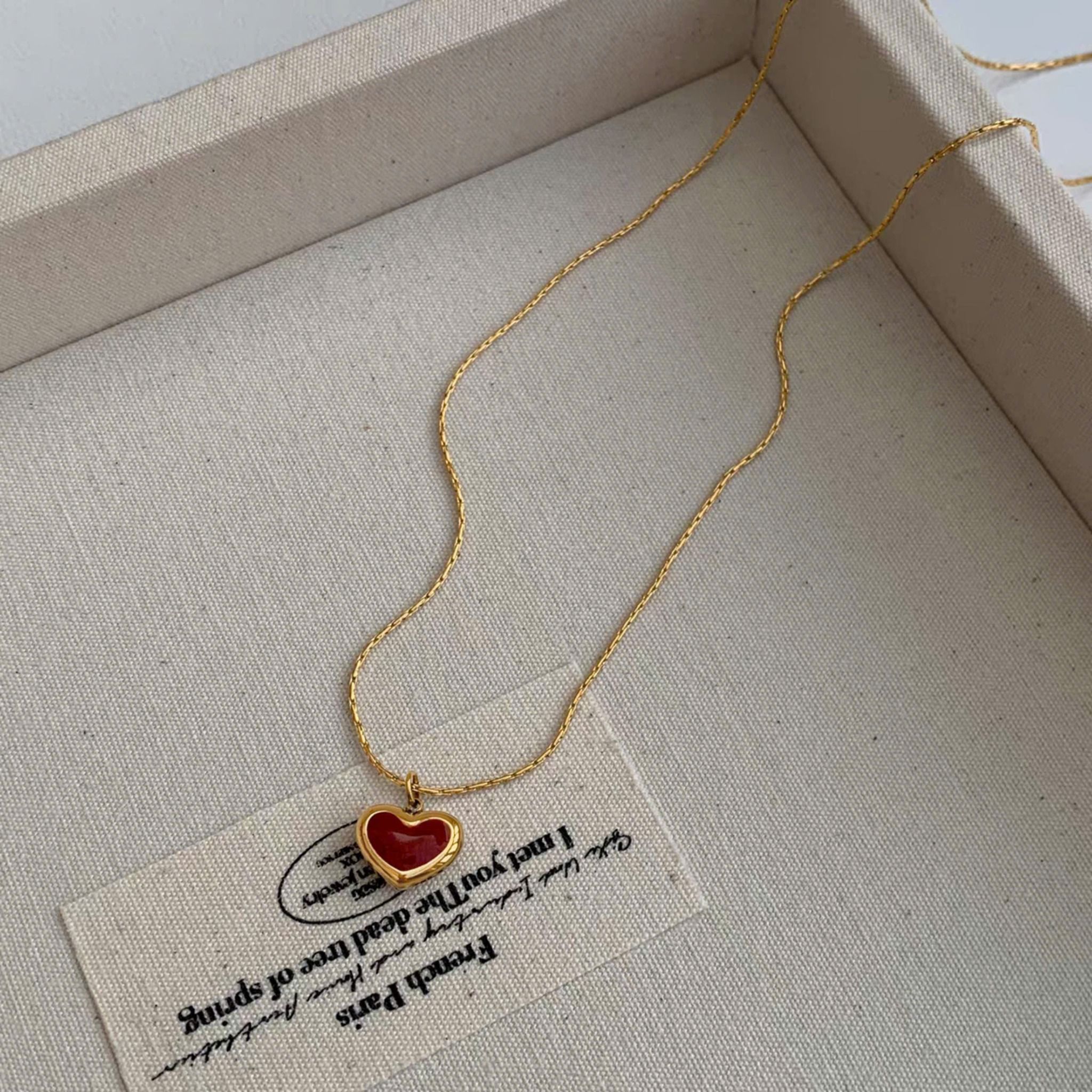Dây chuyền titan Nacre red heart