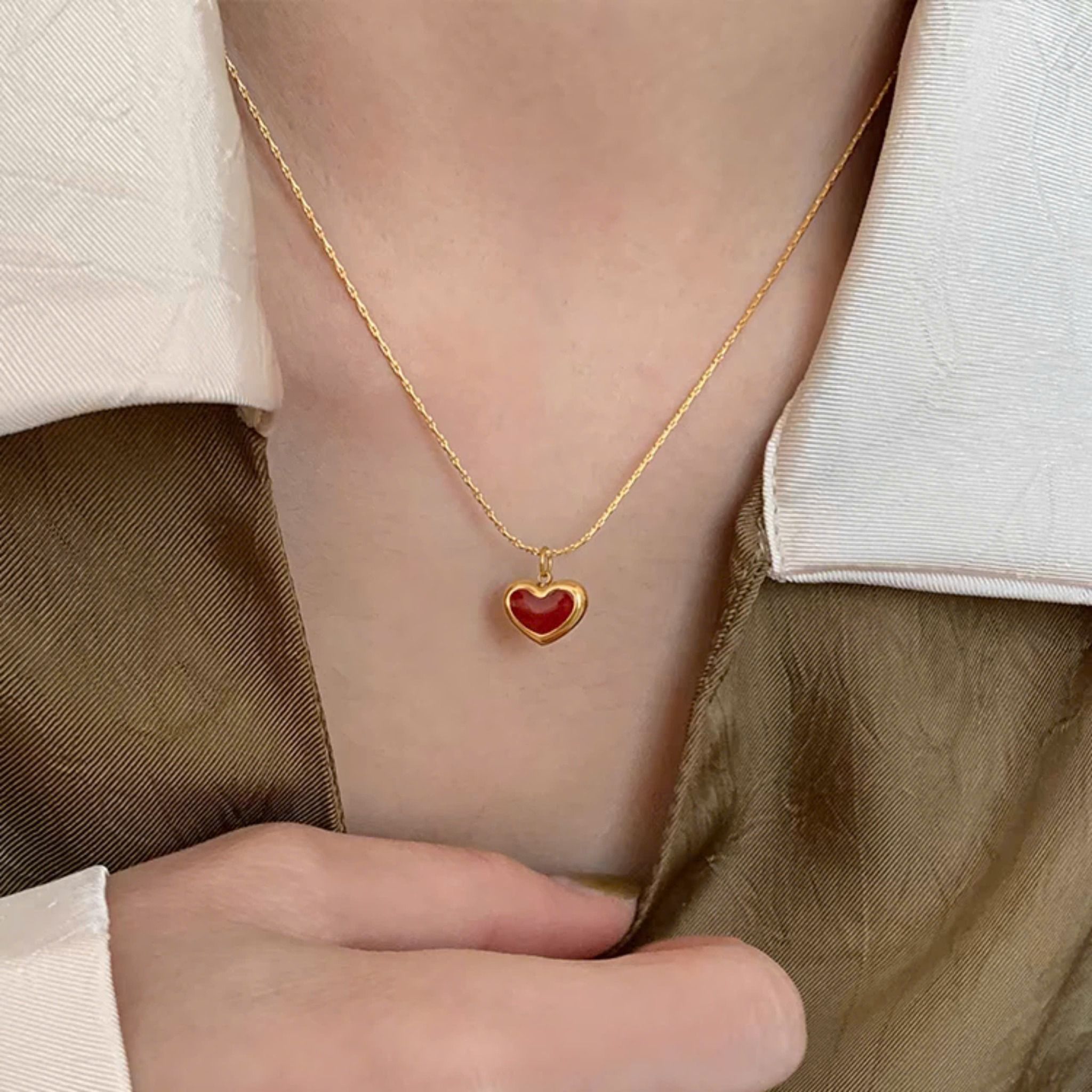 Dây chuyền titan Nacre red heart