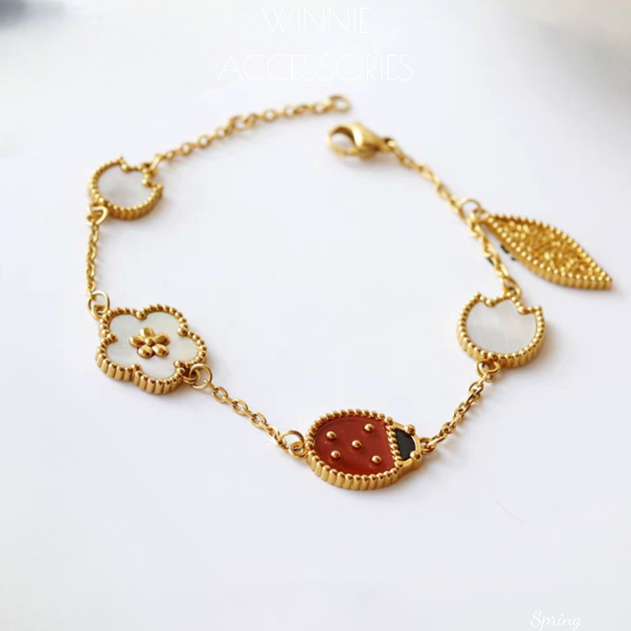 Lắc tay Titan Spring