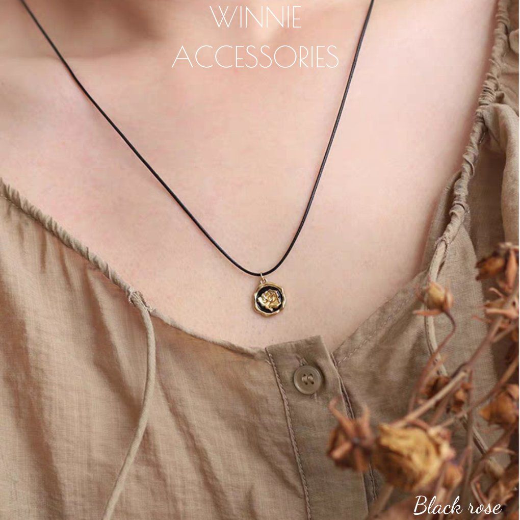 Dây chuyền Titan Black Rose