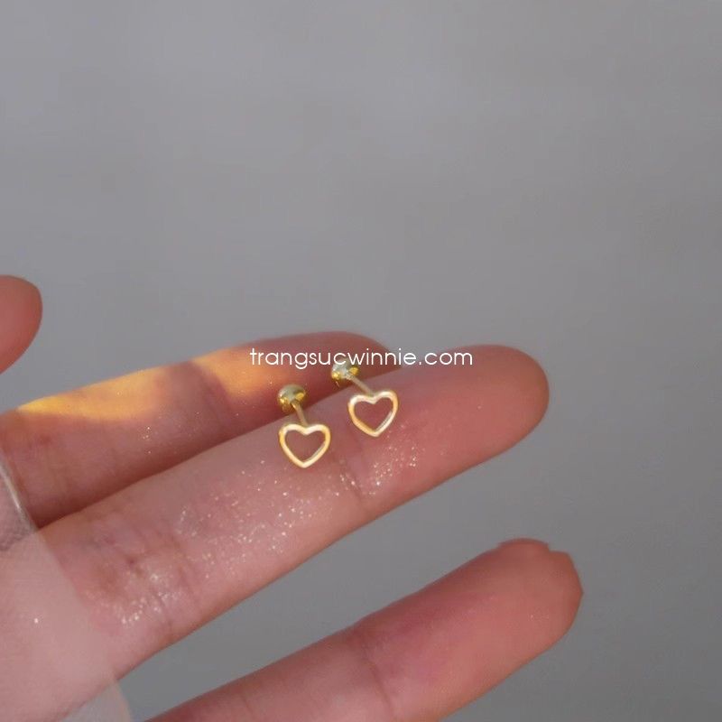 Hoa tai titan Bi tim rỗng