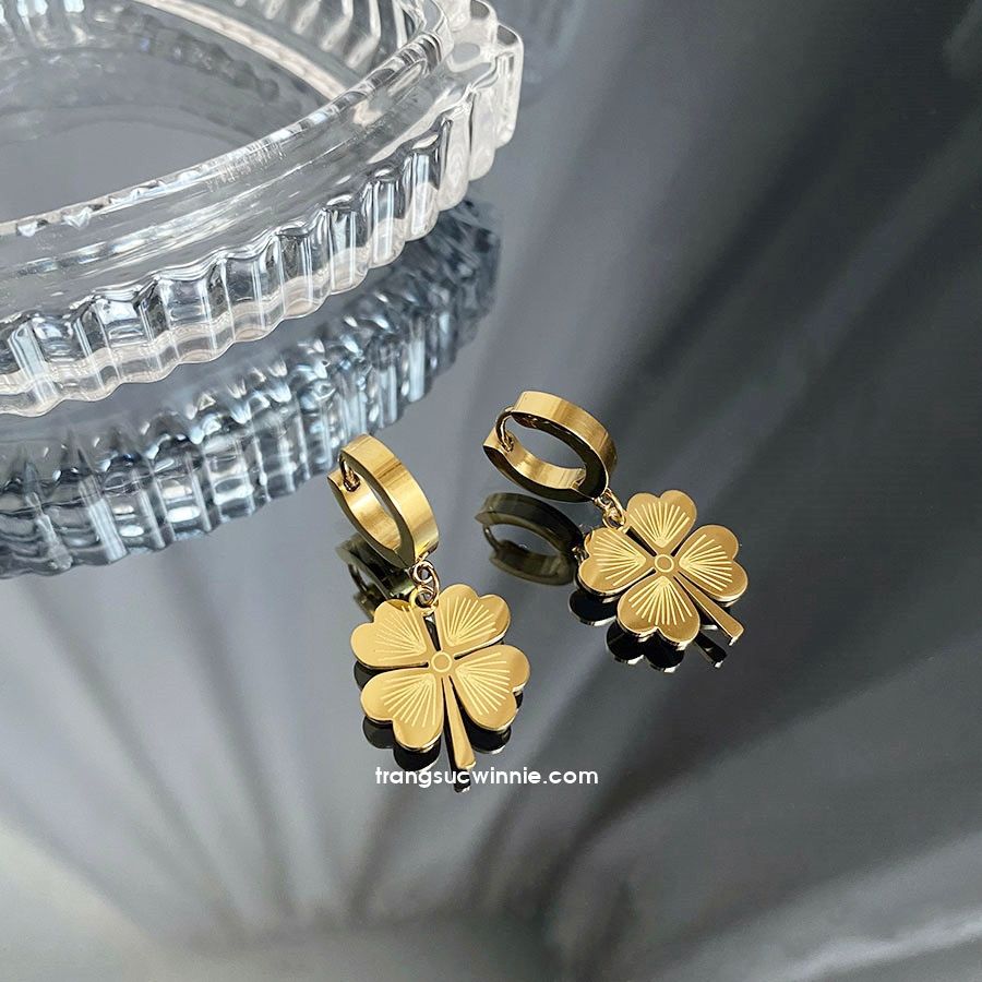 Hoa tai titan Clover sọc VG
