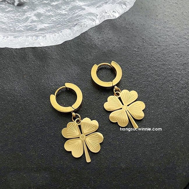 Hoa tai titan Clover sọc VG