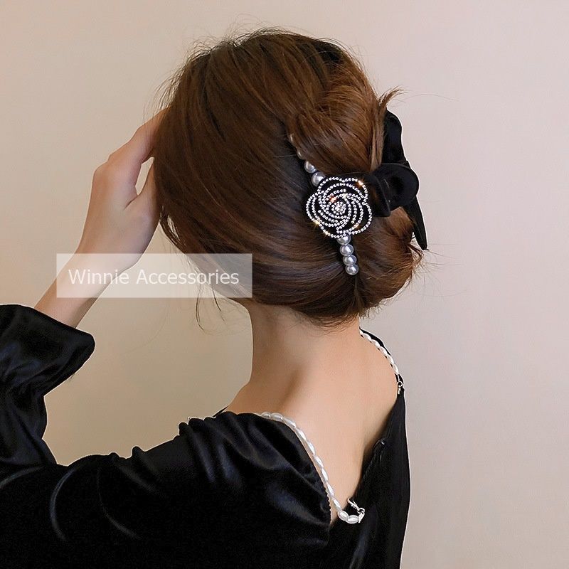 Kẹp tóc hồng nhung đen