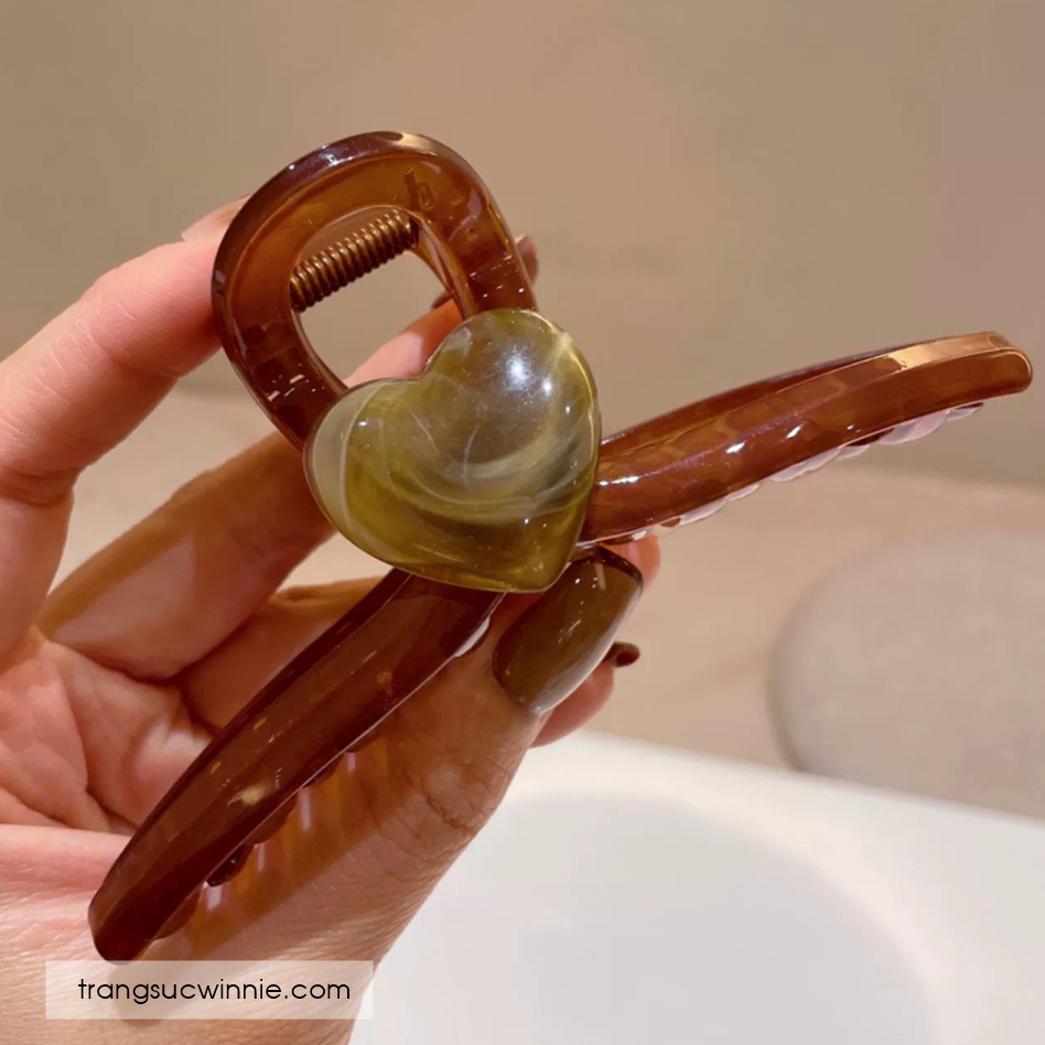 Kẹp tóc tim marble nâu