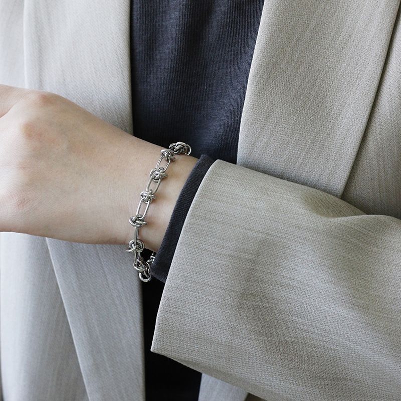Lắc tay Titan Gin Knot