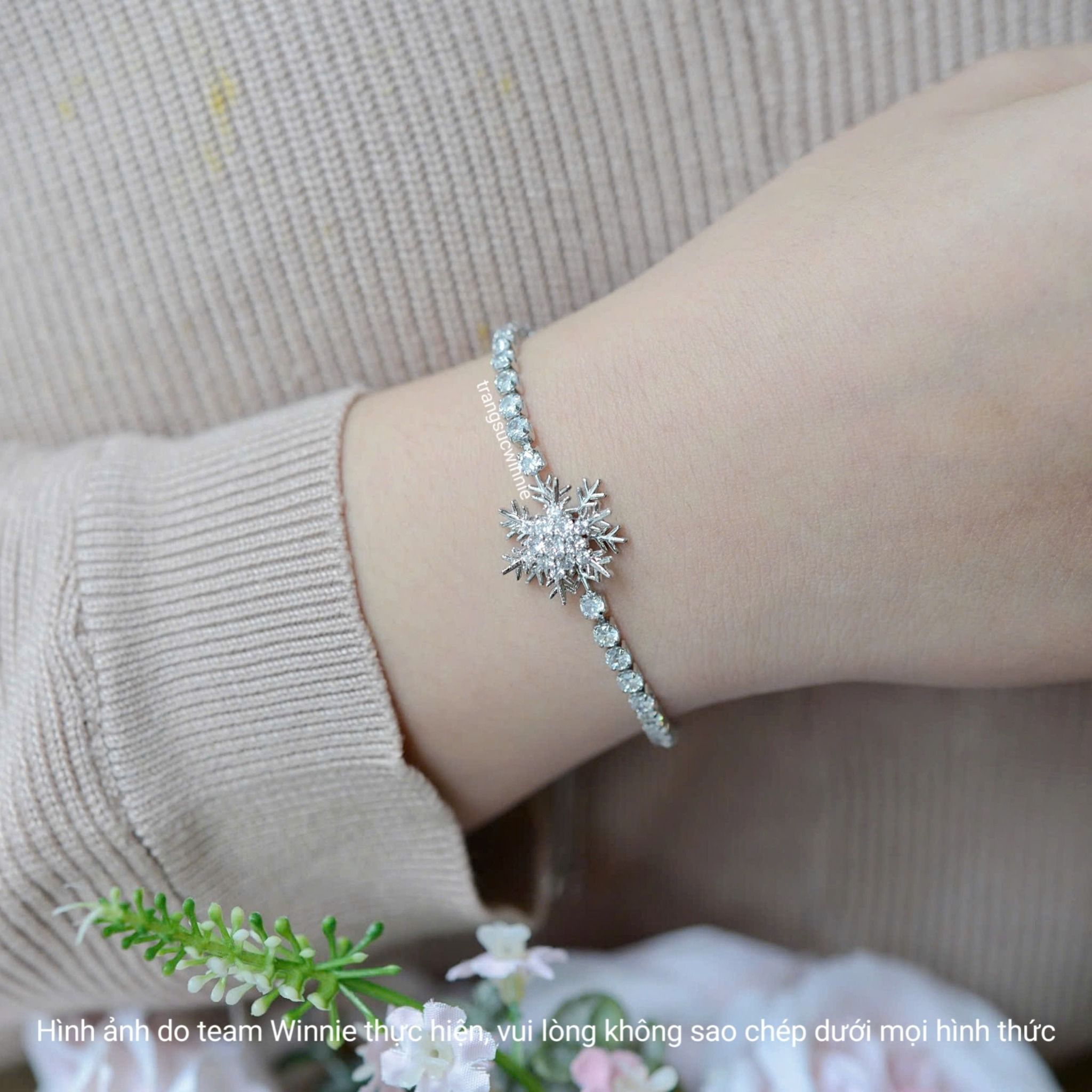 Lắc tay titan Hoa tuyết trắng