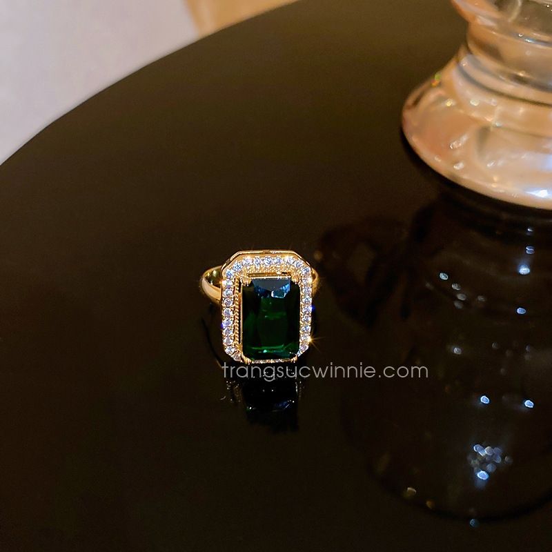 Nhẫn titan Emerald
