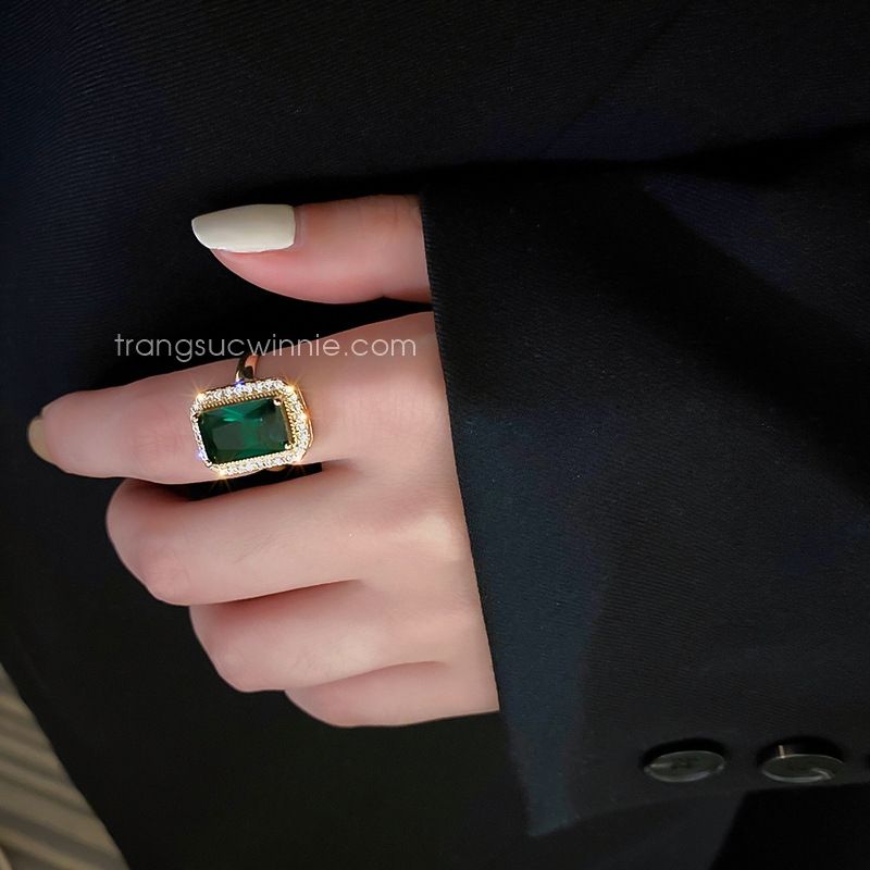 Nhẫn titan Emerald