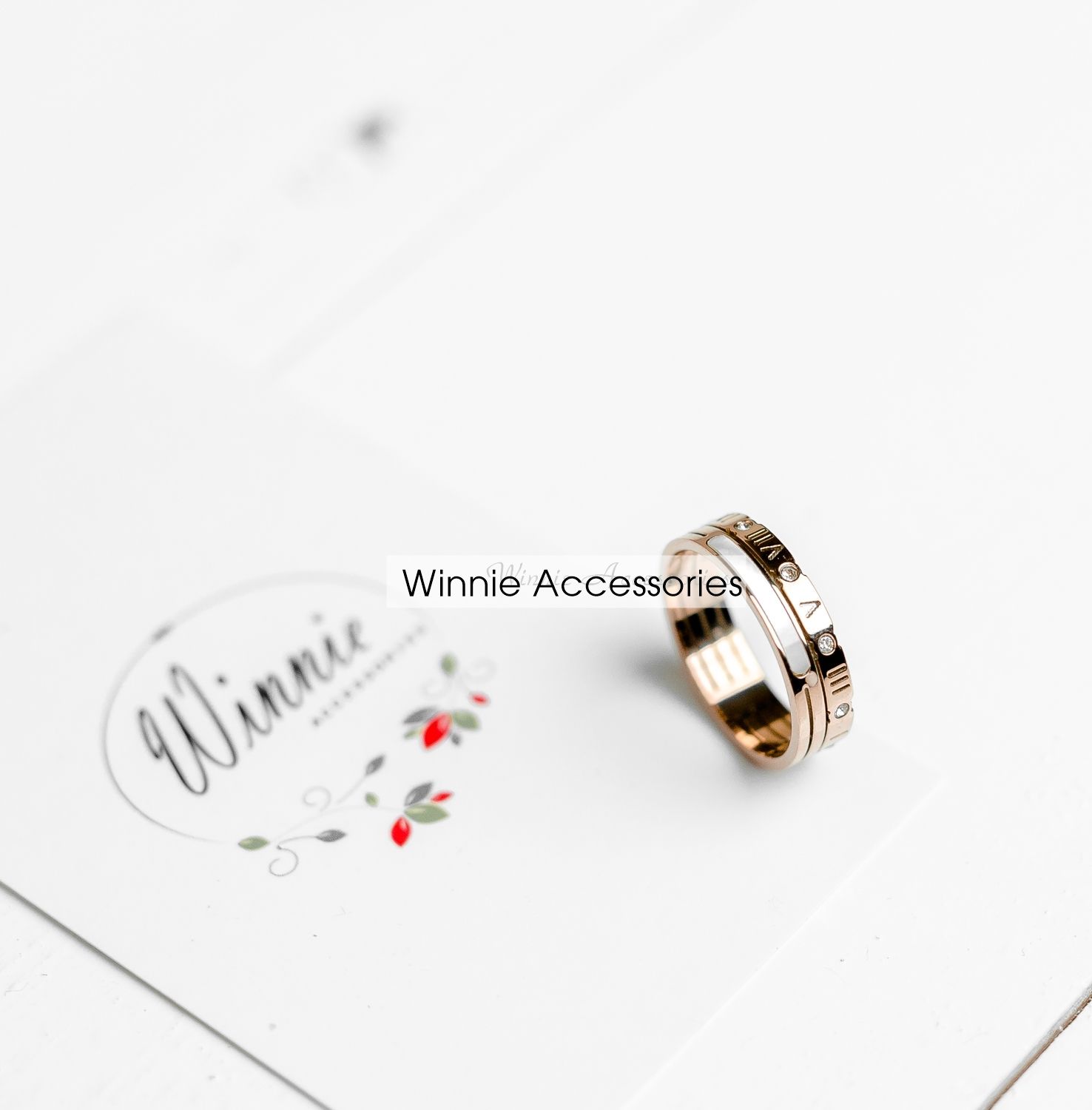 Nhẫn titan roman xà cừ