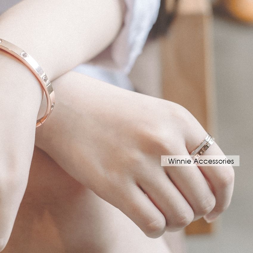 Nhẫn titan roman xà cừ