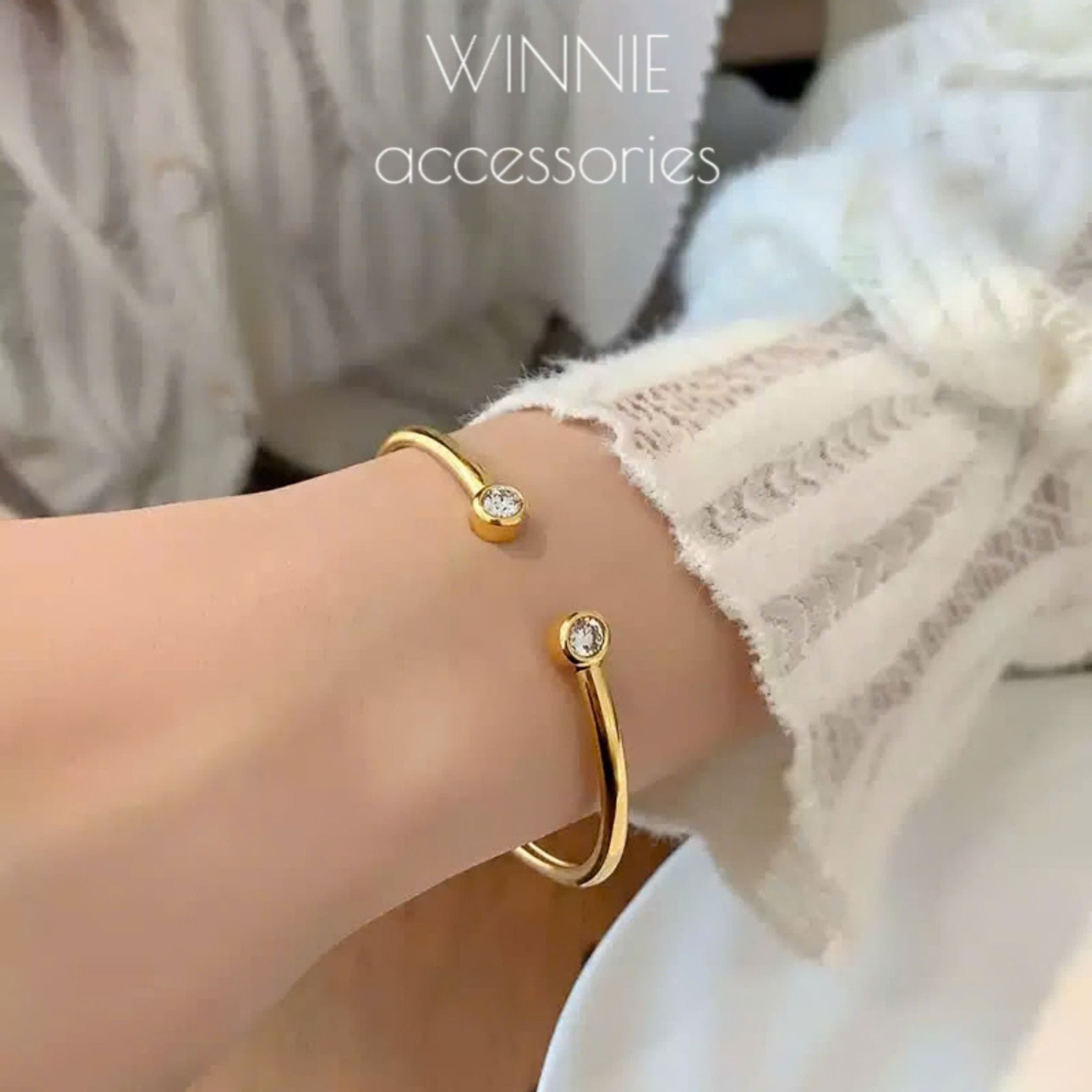 Vòng tay titan Cuff Dot