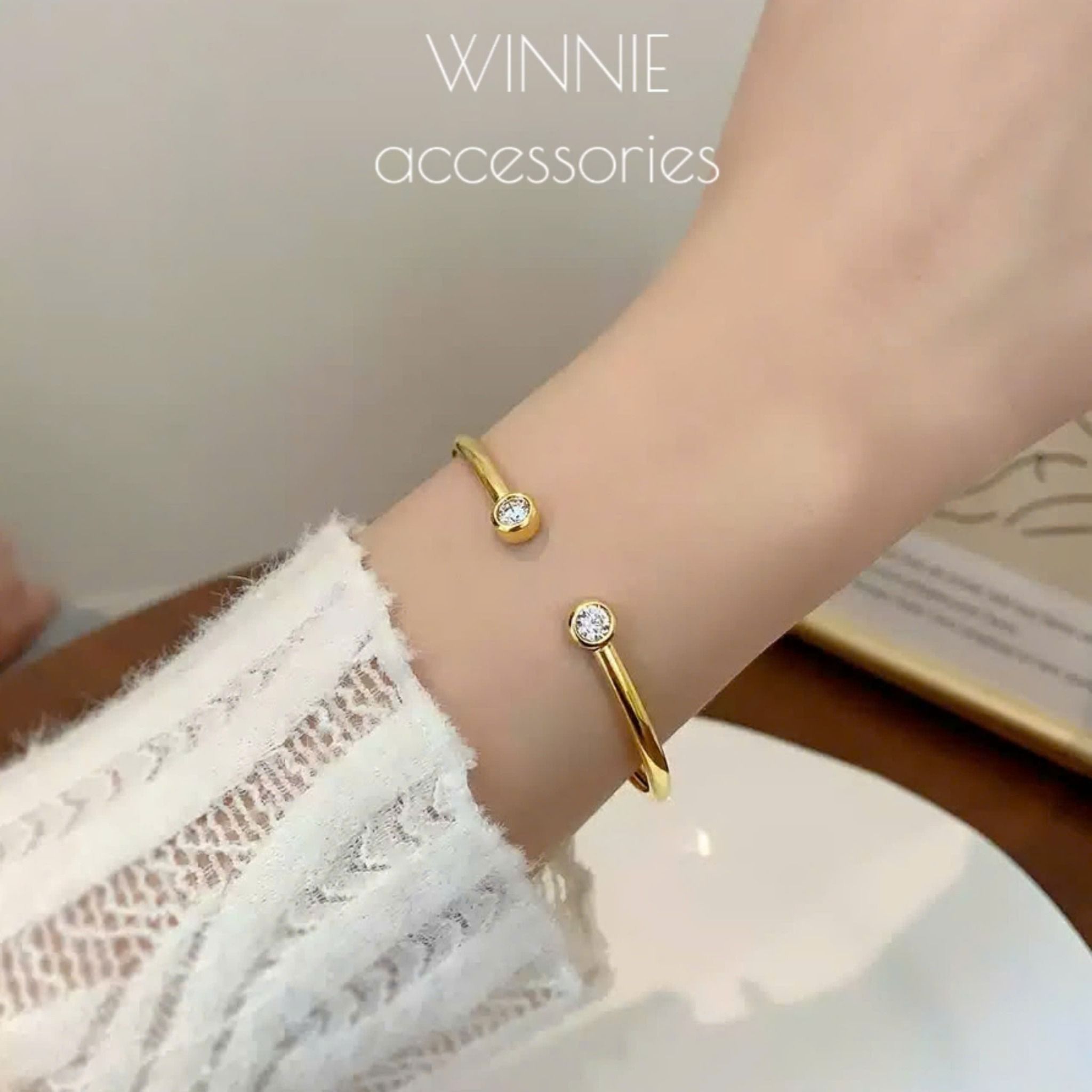 Vòng tay titan Cuff Dot