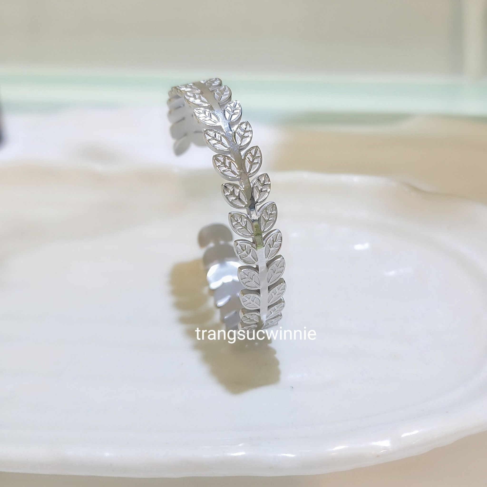 Vòng tay titan Cuff leaf B