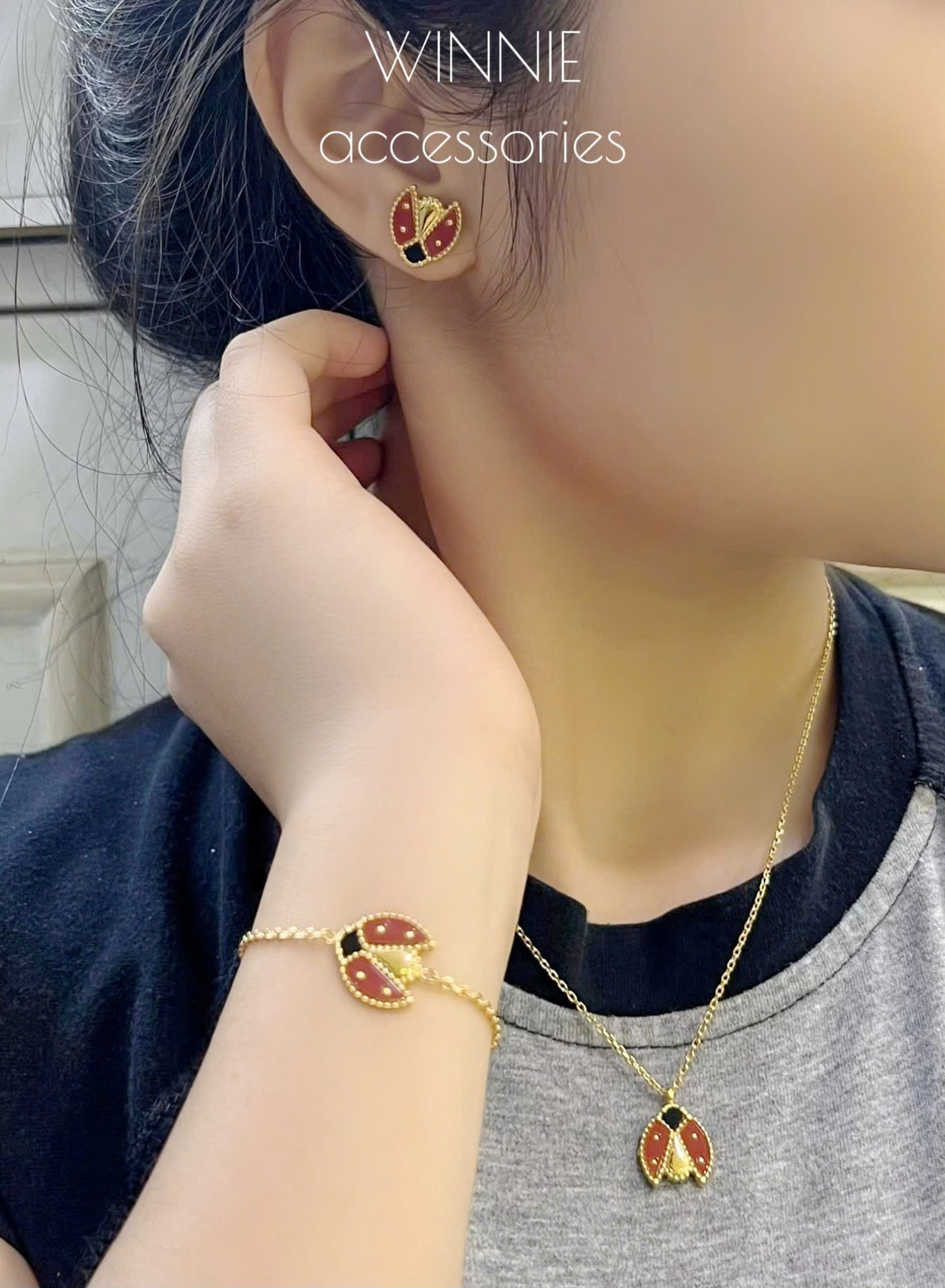Hoa tai titan Ladybug