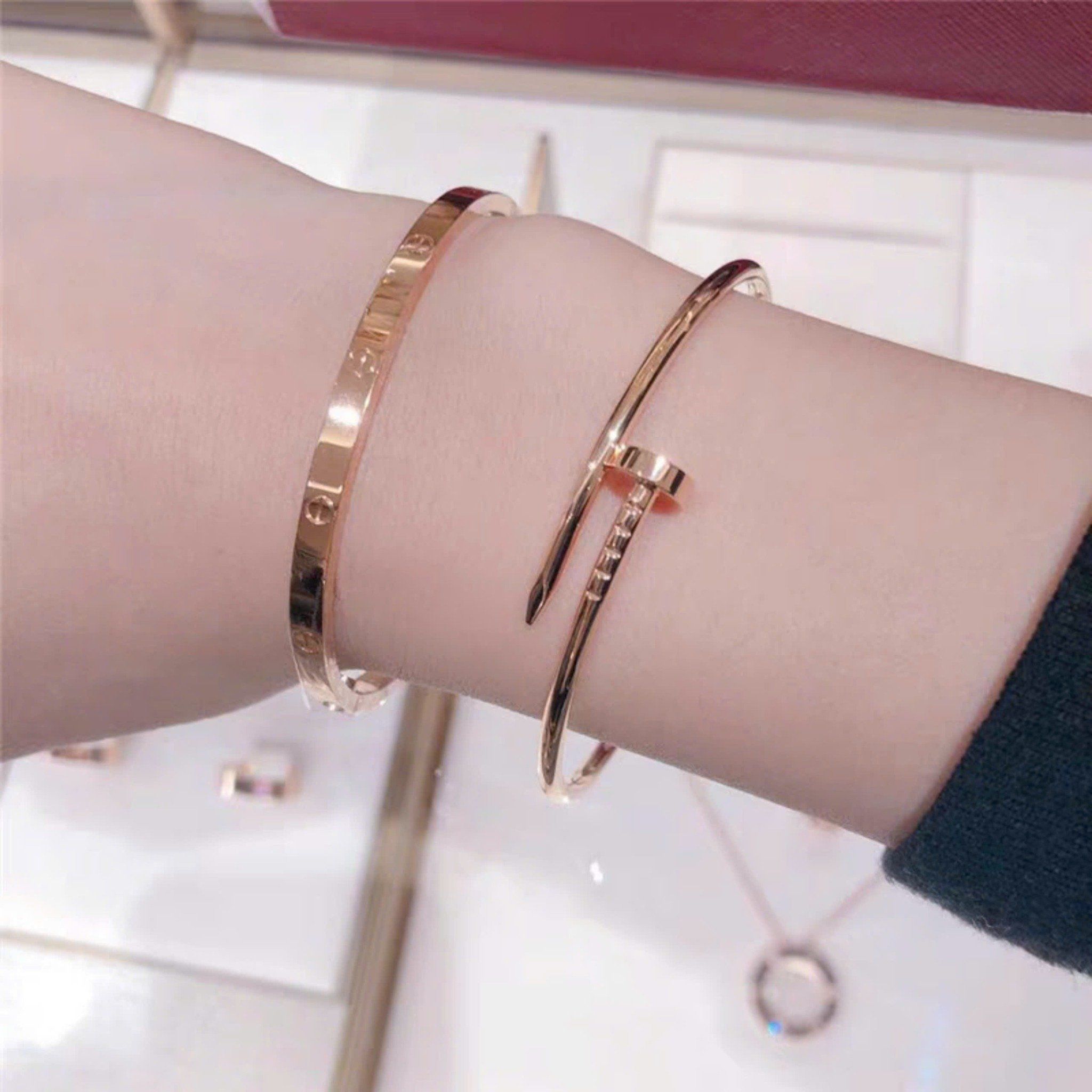 Vòng tay titan Đinh mảnh