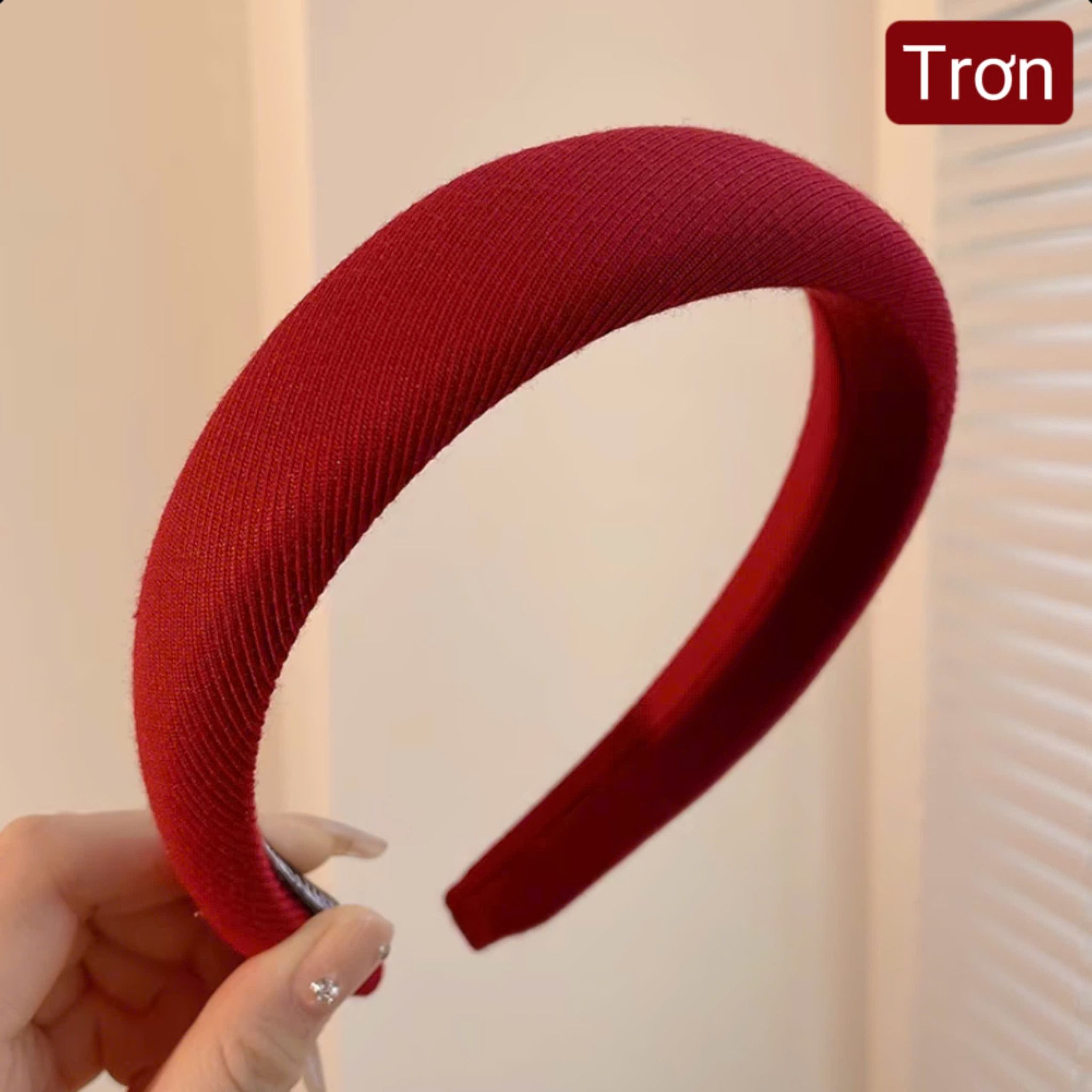 Cài tóc đỏ