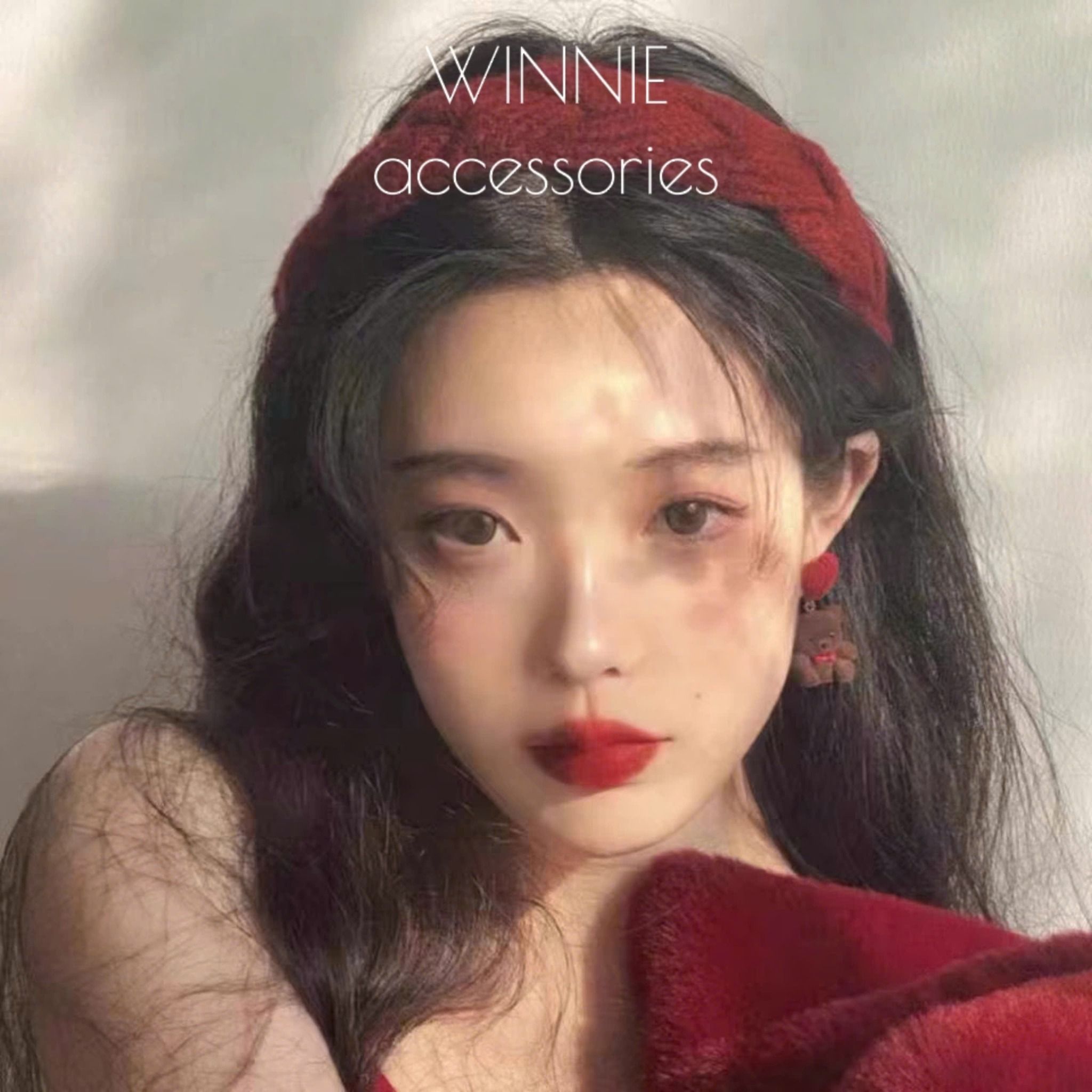 Cài tóc đỏ