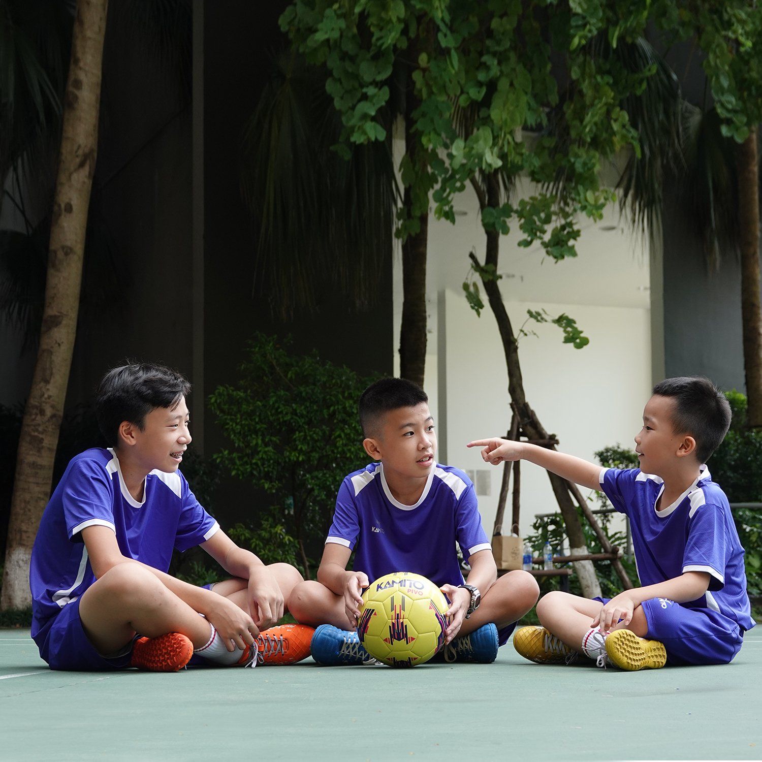 BỘ QUẦN ÁO BÓNG ĐÁ TRẺ EM KMST200222K
