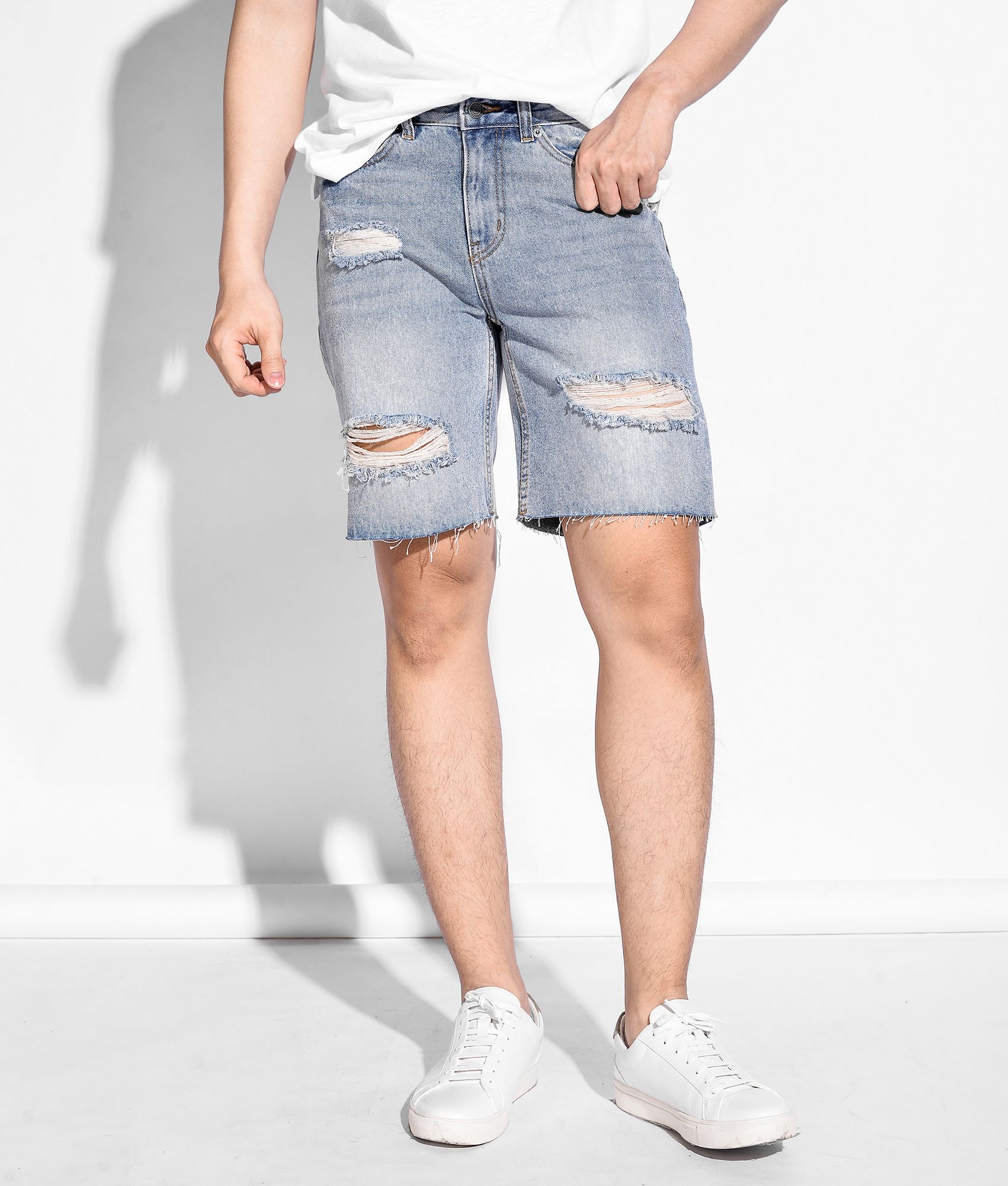 Quần jeans rách tưa lai form straight - 10S20DPS009