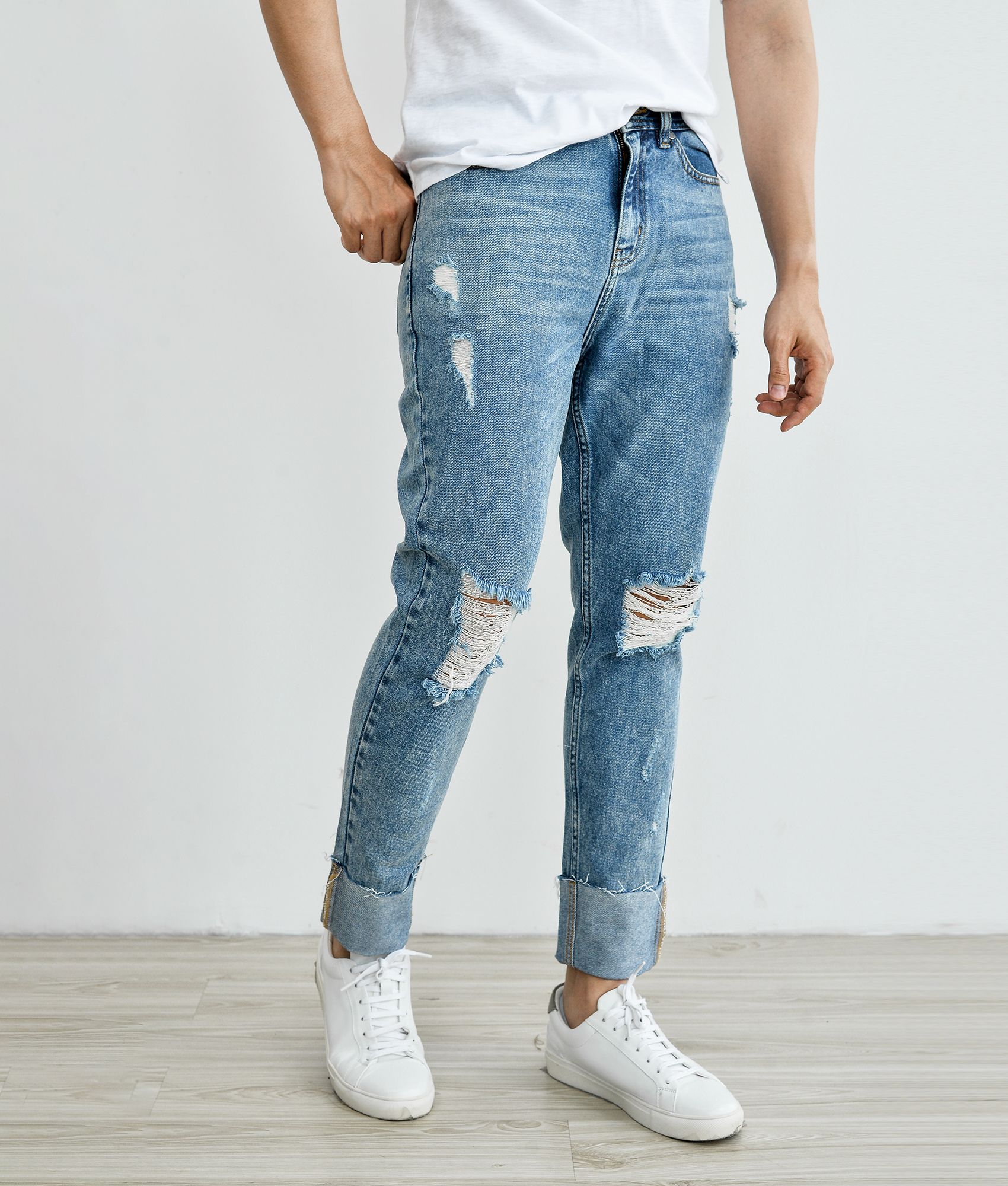 Quần jeans rách gối form carot - 10F19DPA023