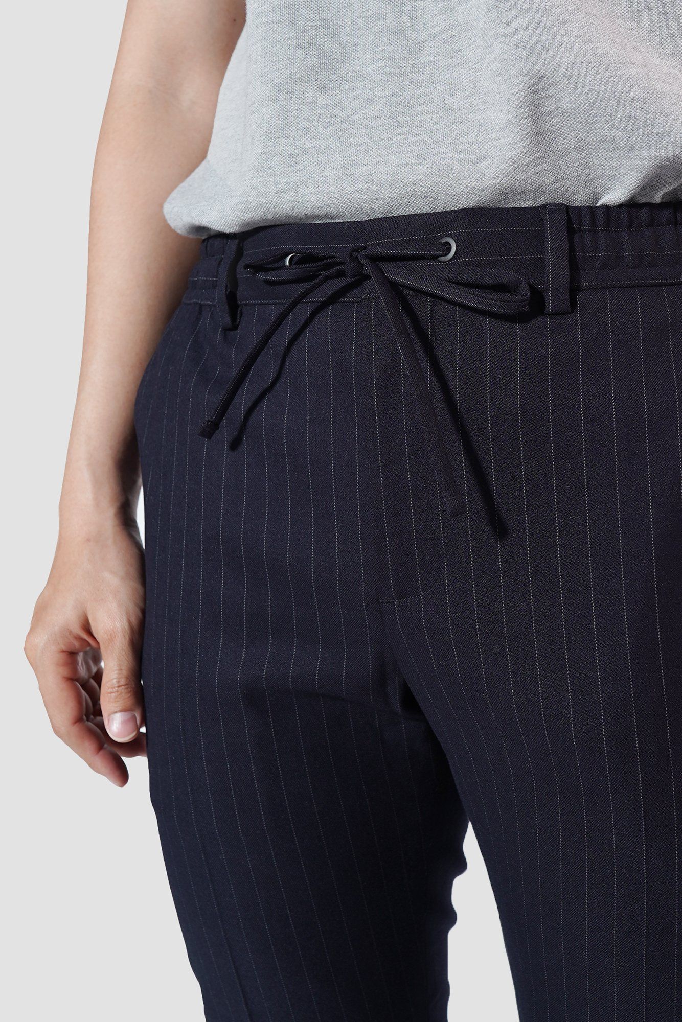 Quần vải nam dài kẻ sọc lưng thun dúng sau form Slimcrop - 10F20PFO015
