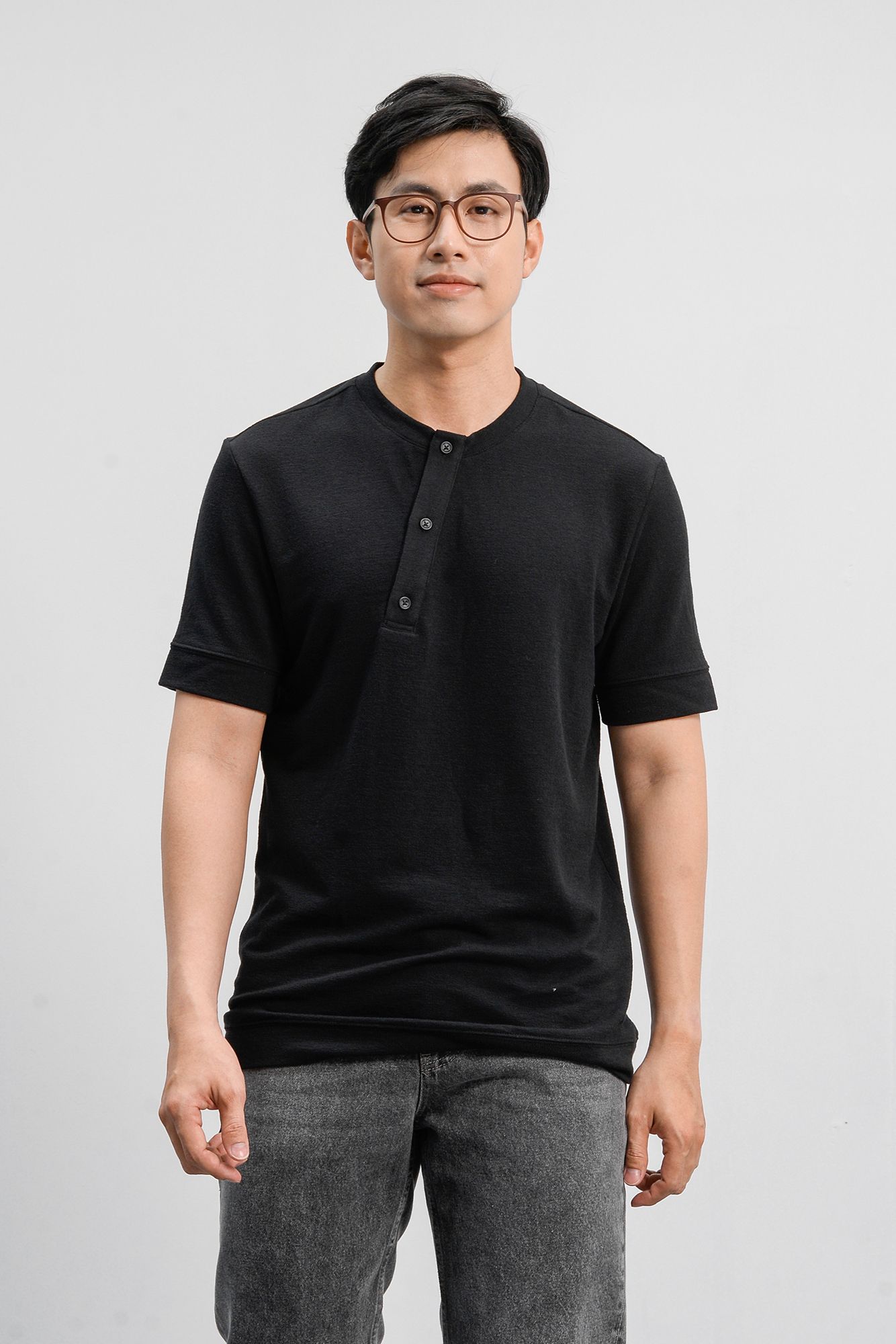 Áo thun nam ngắn tay, henley nẹp xéo. REGULAR form 10S21TSH014