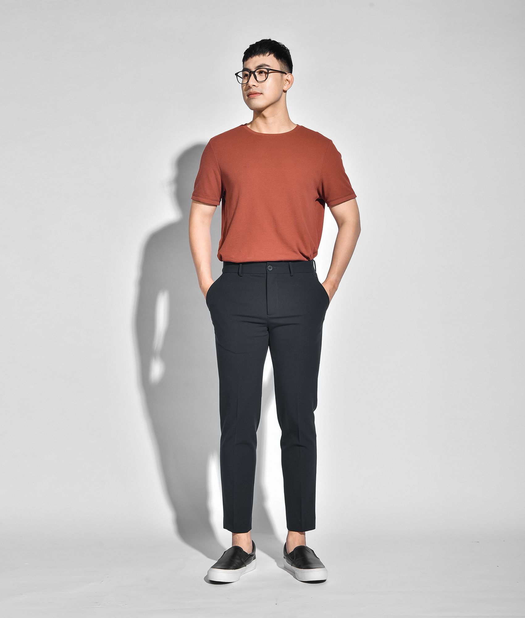 Quần vải trơn form slim crop - 10S20PFO001