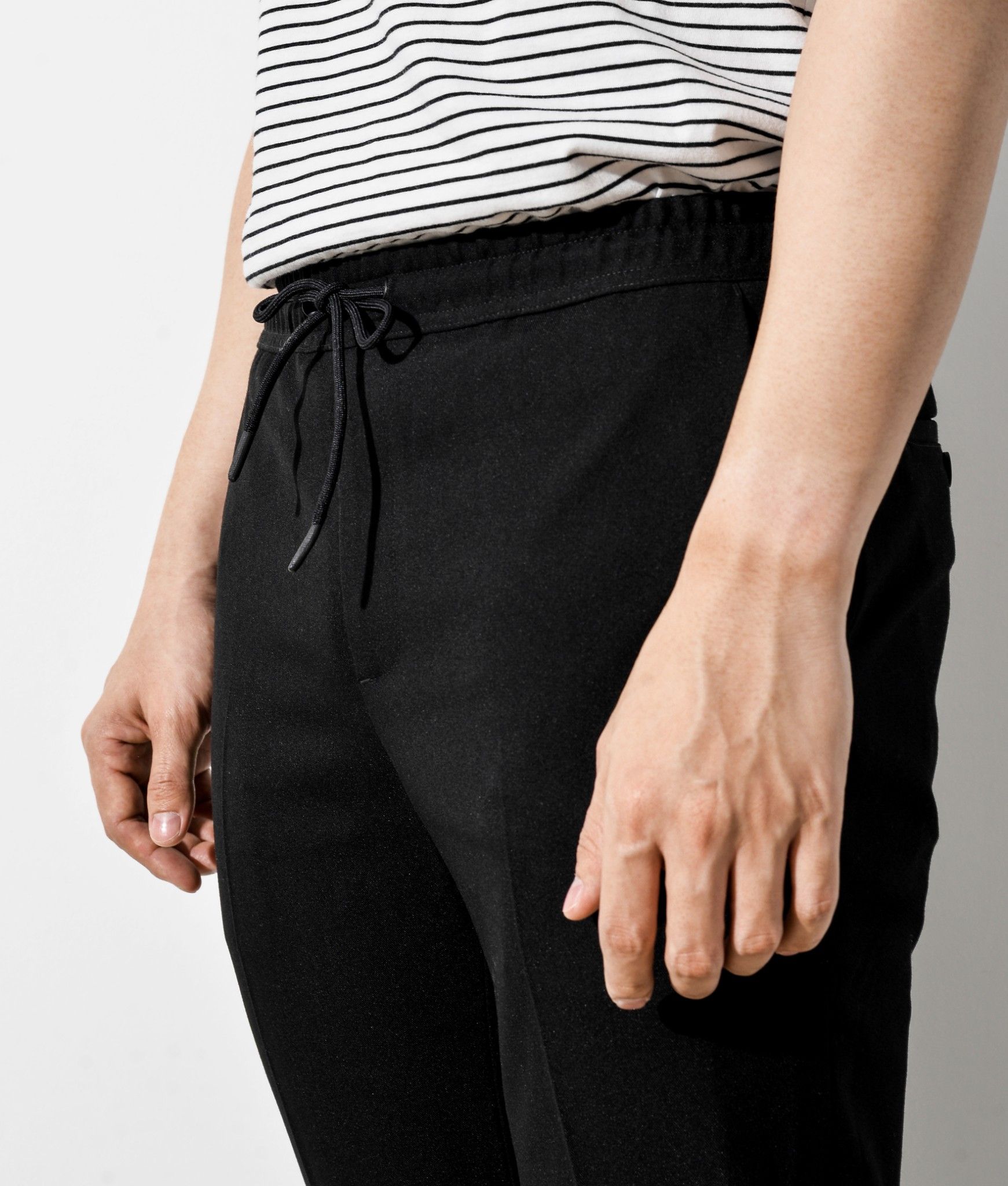 Quần vải trơn form slim crop - 10F20PFO004