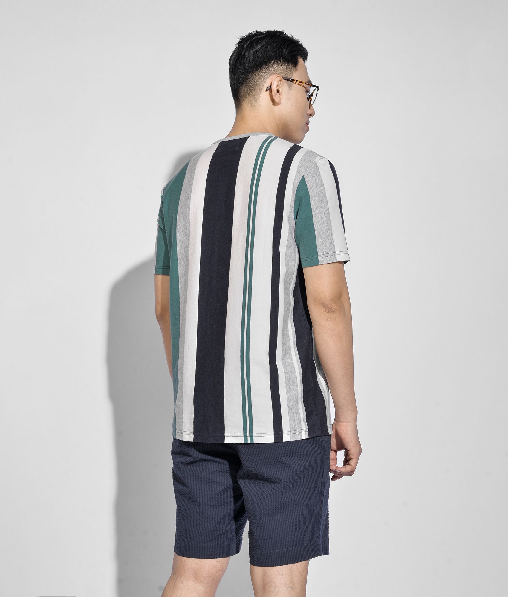 Áo thun tay ngắn sọc đứng form regular - 10S20TSH021