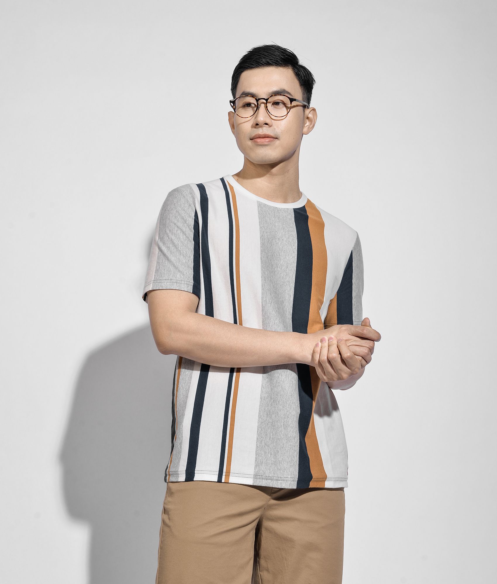 Áo thun tay ngắn sọc đứng form regular - 10S20TSH021