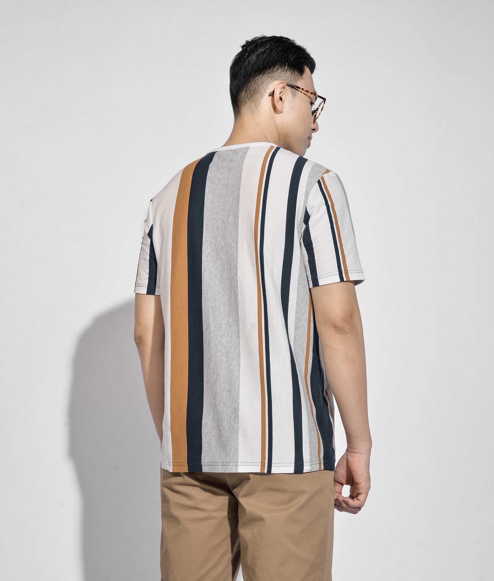 Áo thun tay ngắn sọc đứng form regular - 10S20TSH021