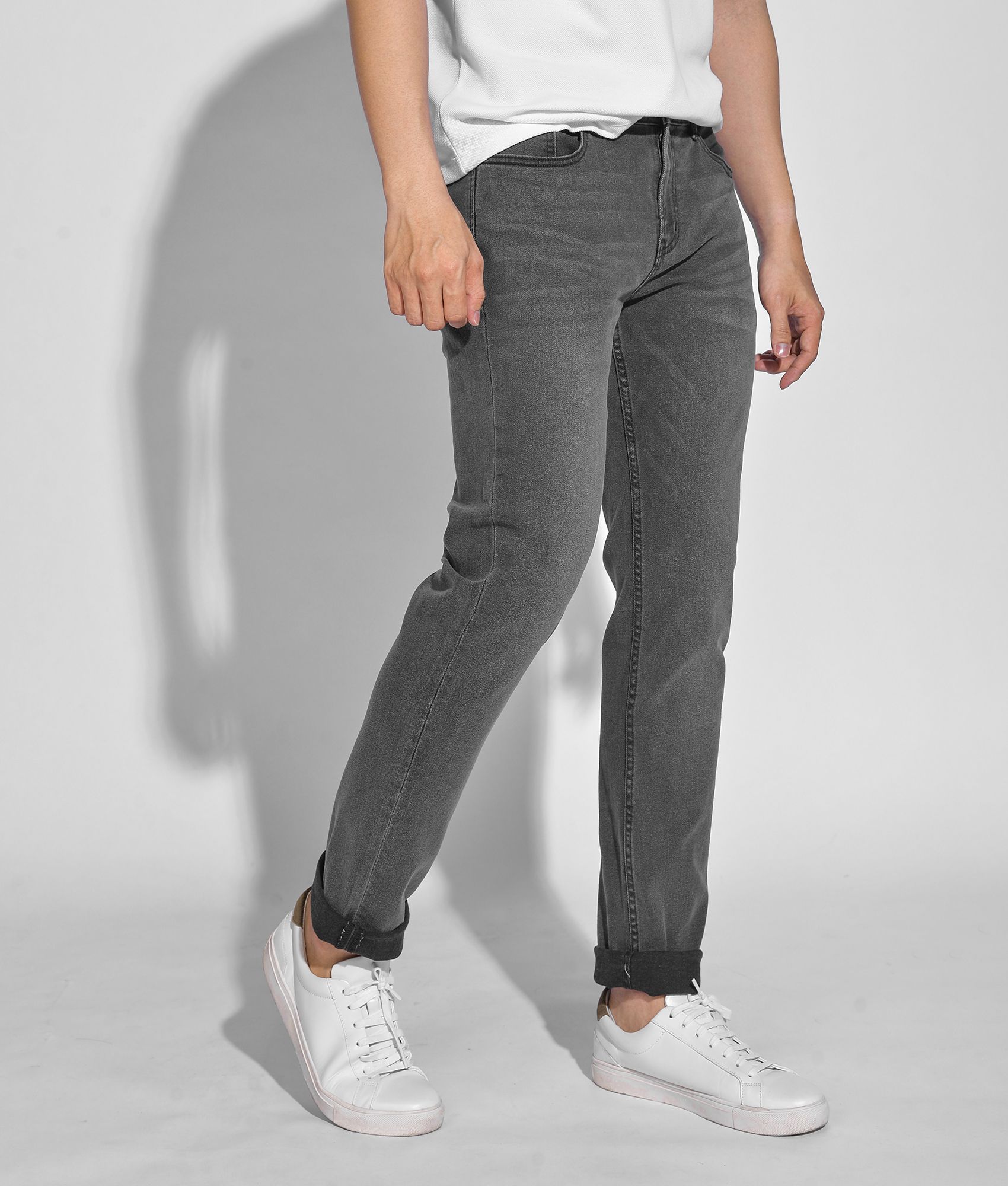 Quần jean trơn form slim - 10F20DPA030