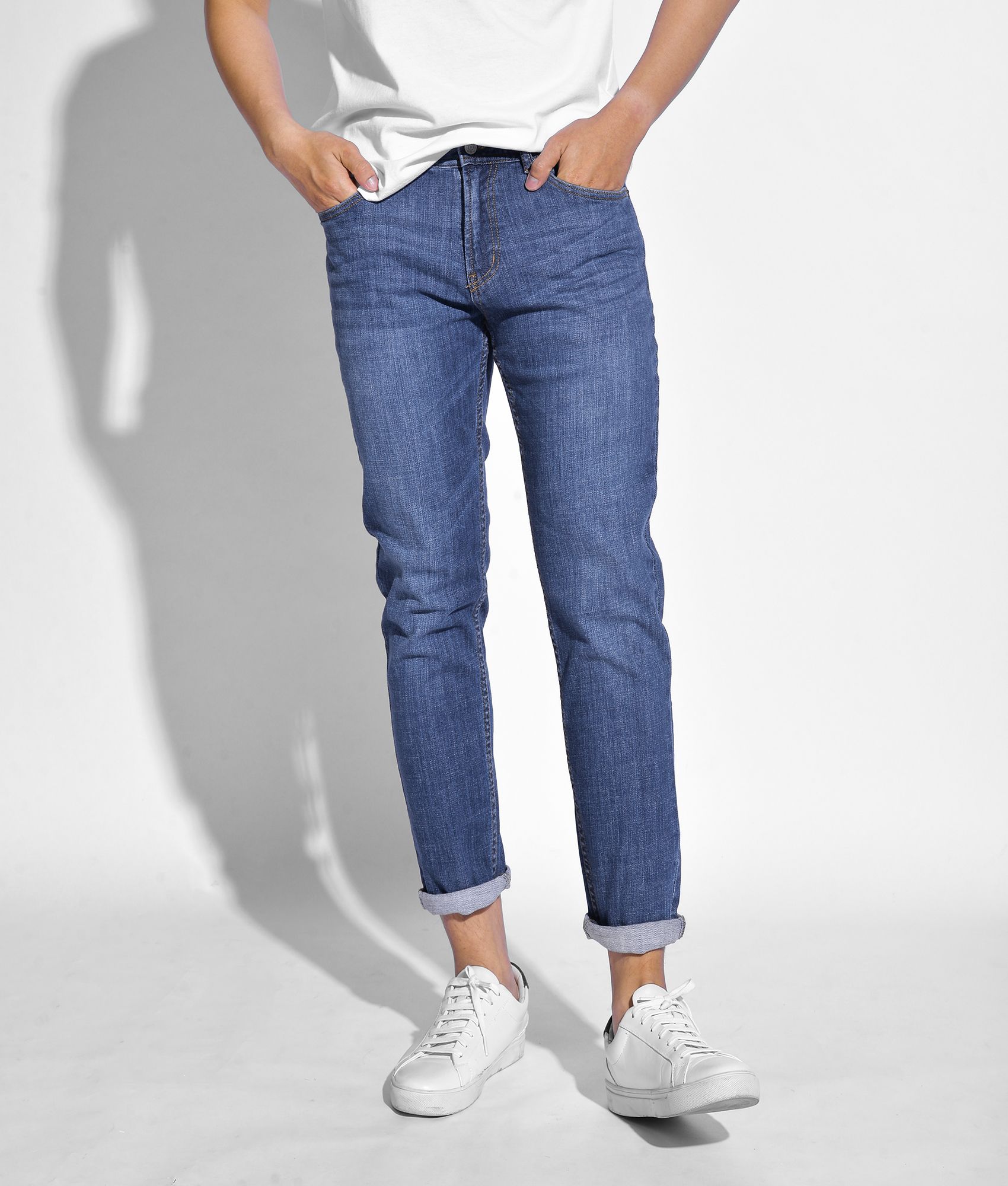 Quần jean trơn form slim crop - 10F20DPA031