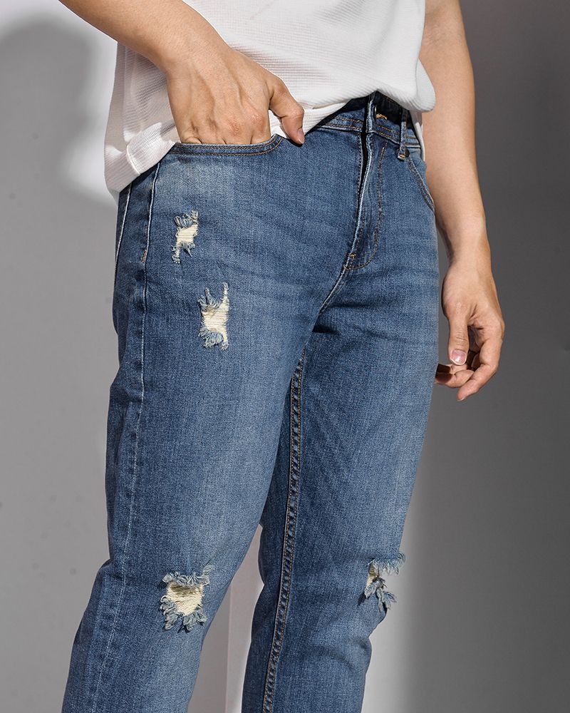 Quần jean rách gối form slim - 10S20DPA048